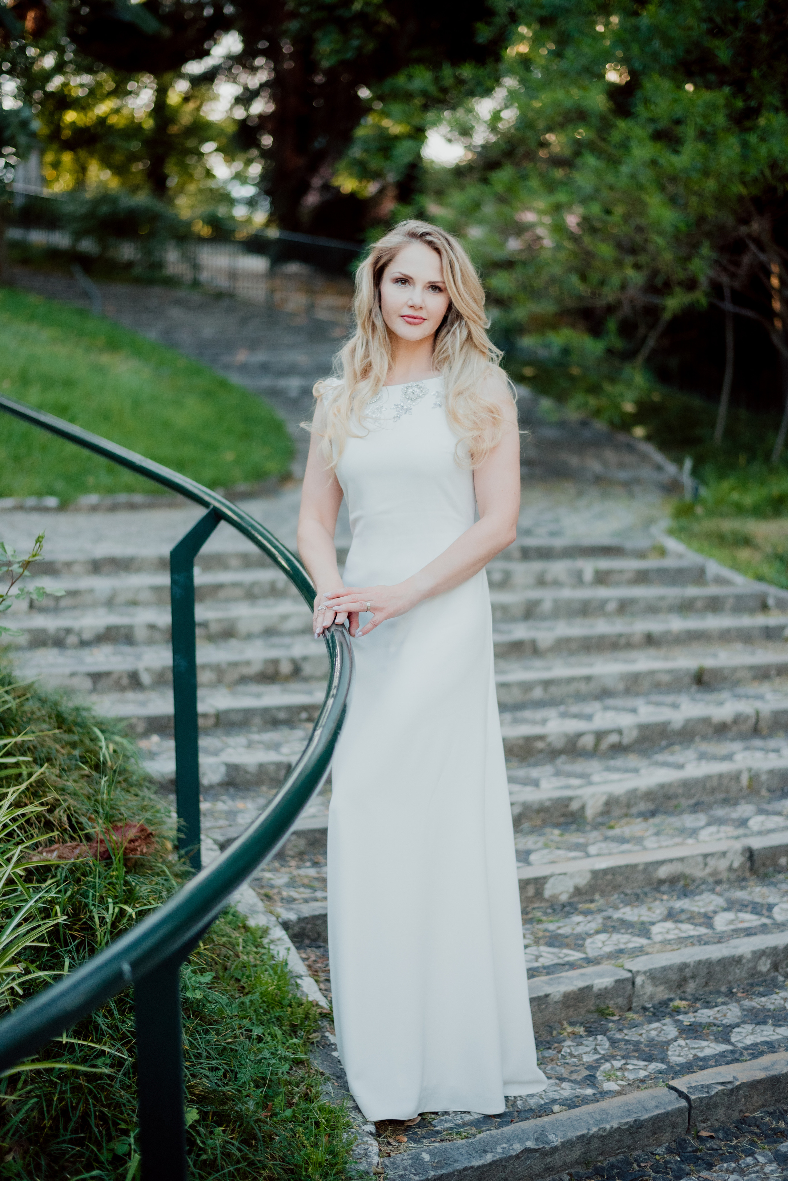 Victoria. Lifestyle, wedding and family photographer