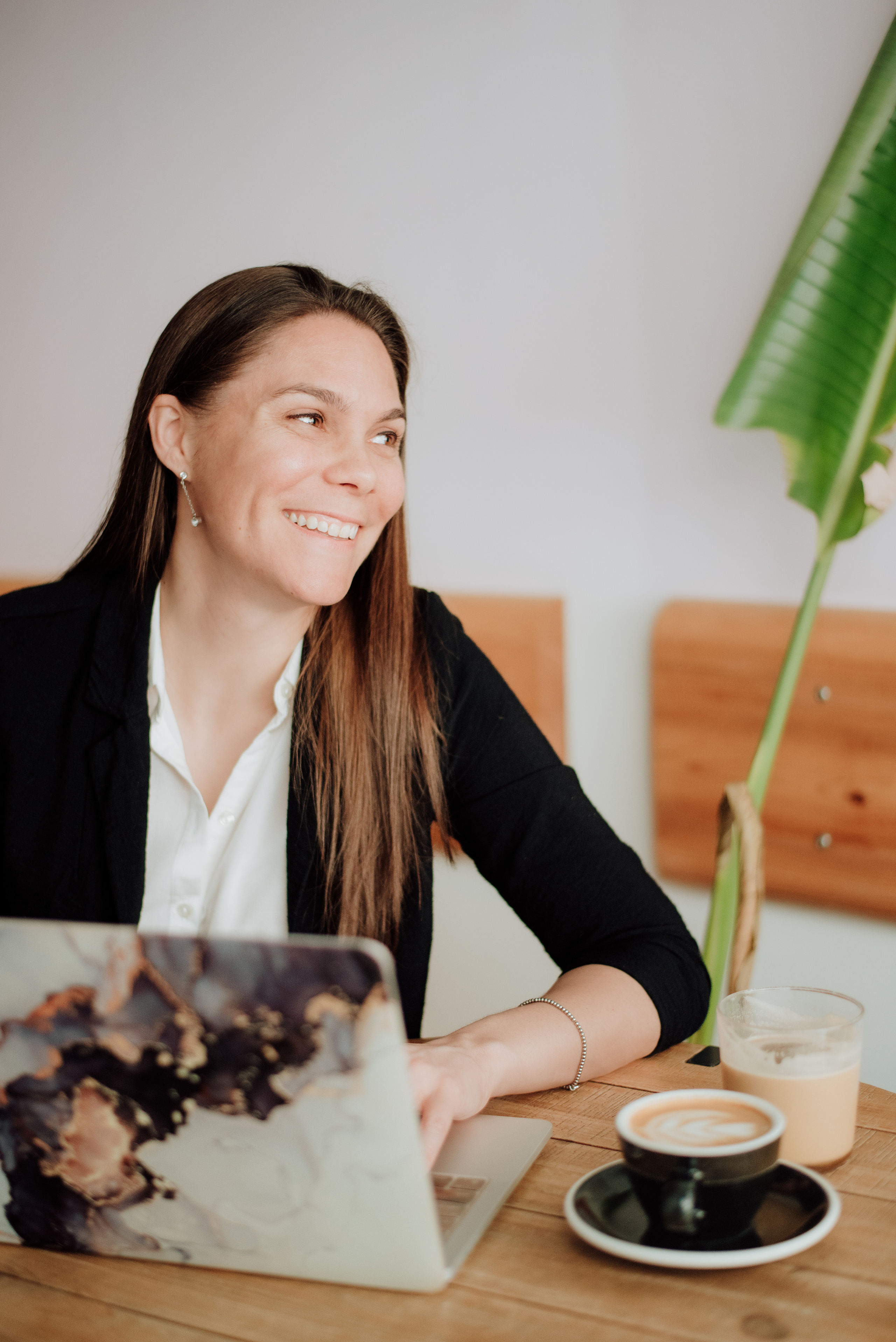 Rhiannon. Lifestyle, wedding and family photographer