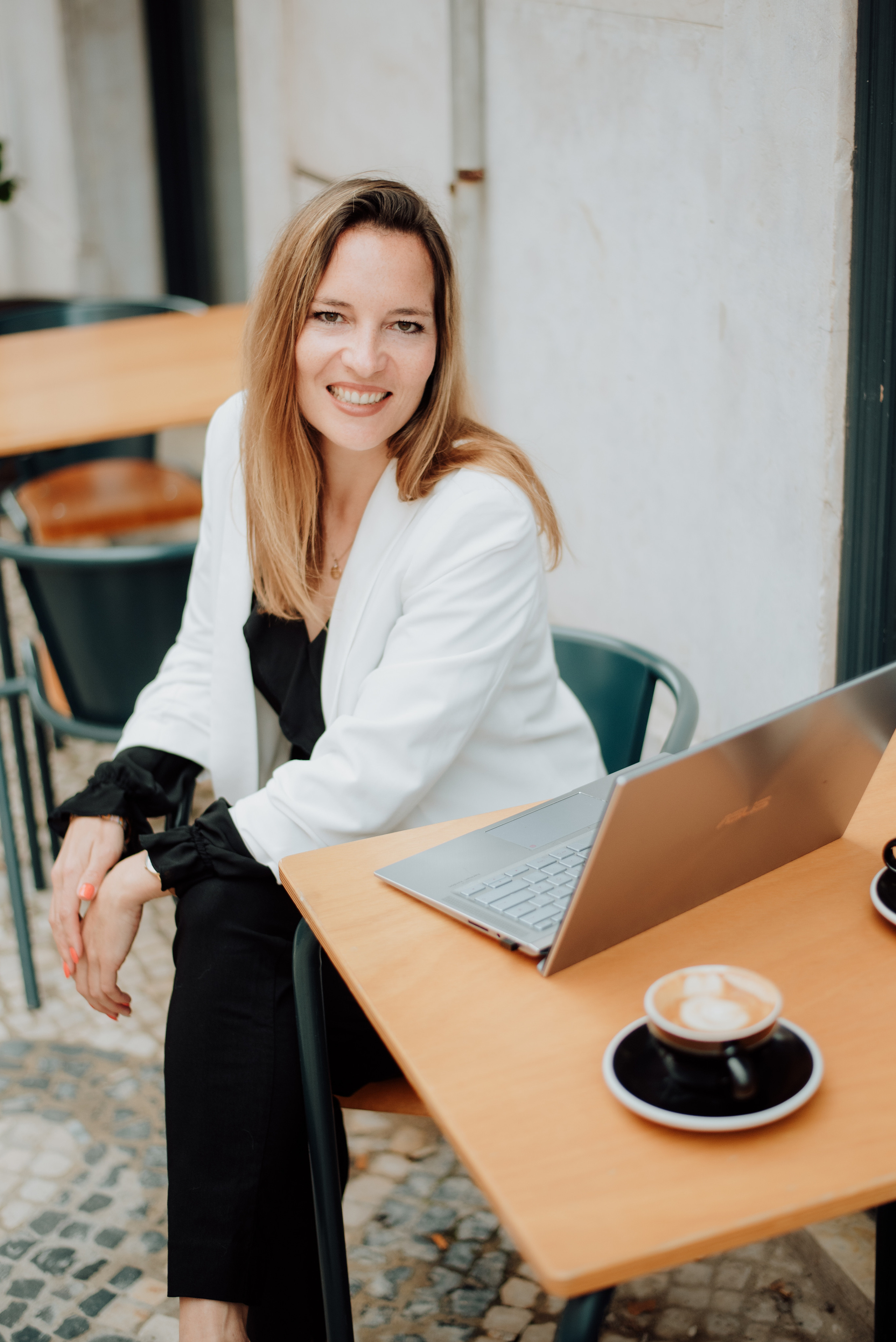 Saskia. Lifestyle, wedding and family photographer