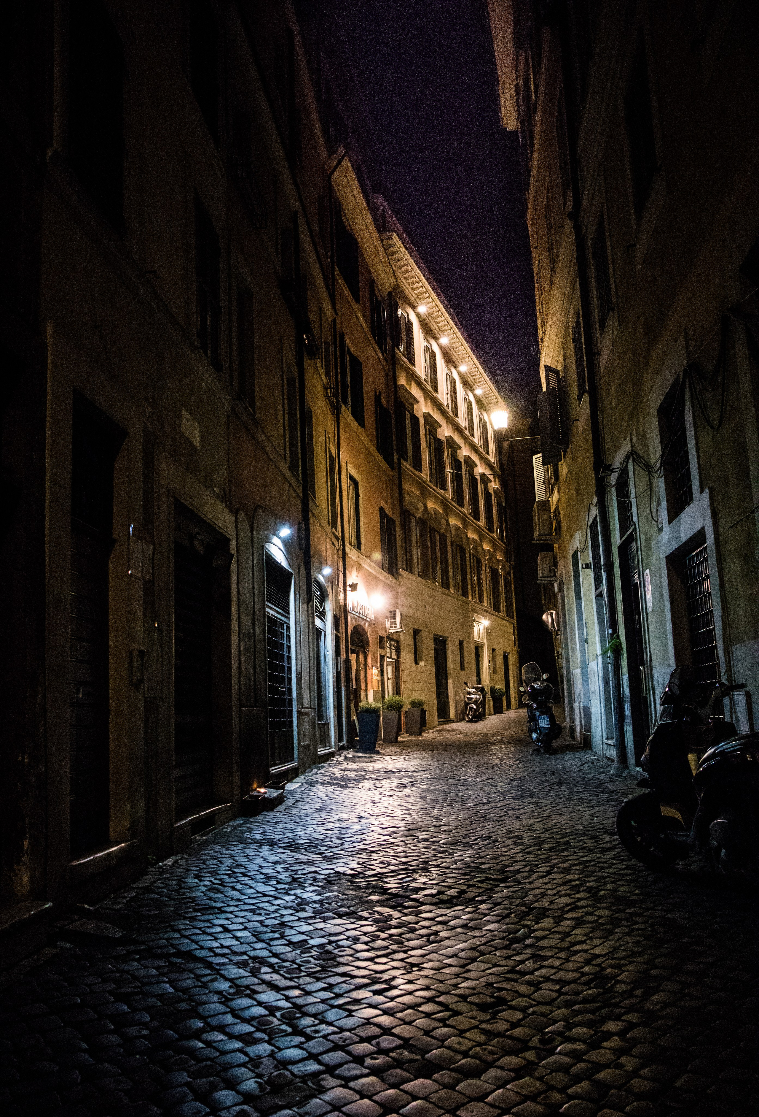 EXHIBITION. Lero Photographer and a set designer|individual custom portrait and advertising photography in Zutphen