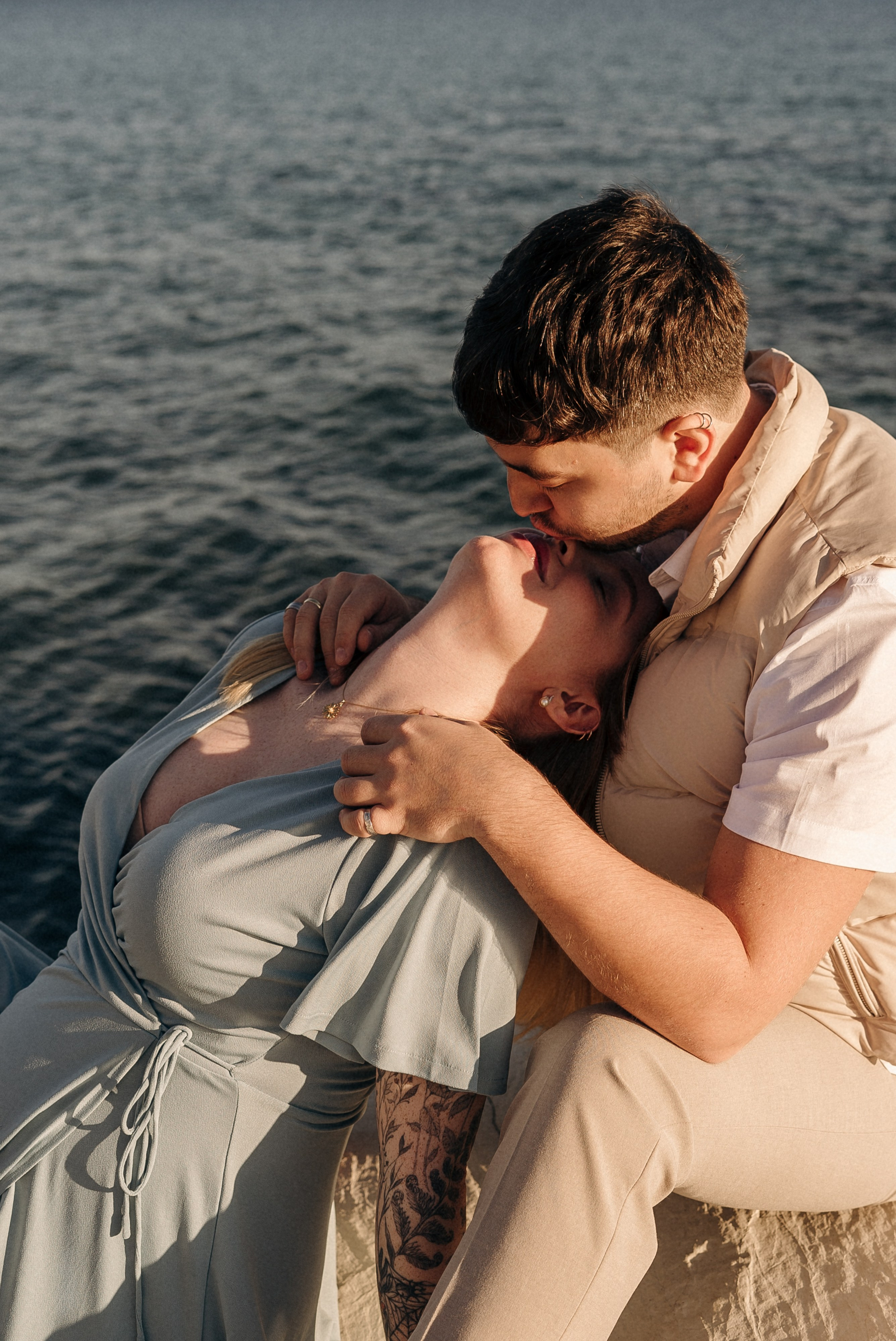 Фотосессия беременности на Белых камнях | Maternity photoshoot at White Rocks. Портретный и семейный фотограф в Лимассоле Кипр Анна Руссу