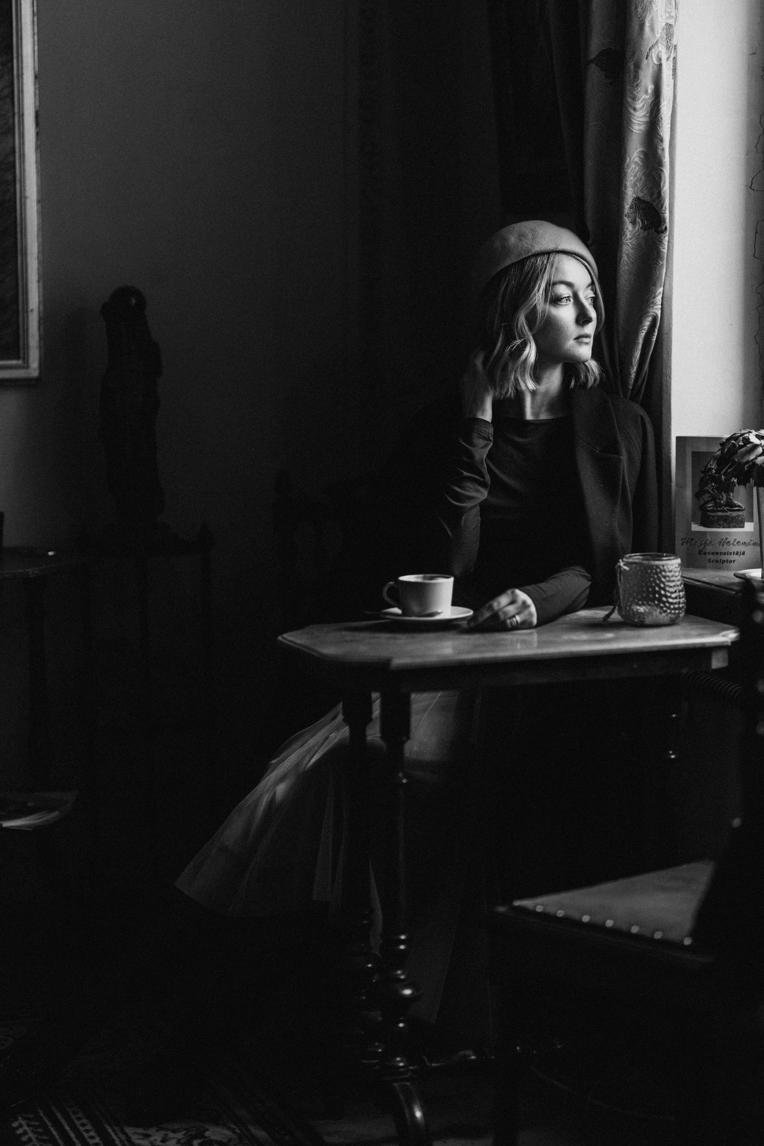 Woman phoshoot. Wedding and potrait photographer in Helsinki Vickan O