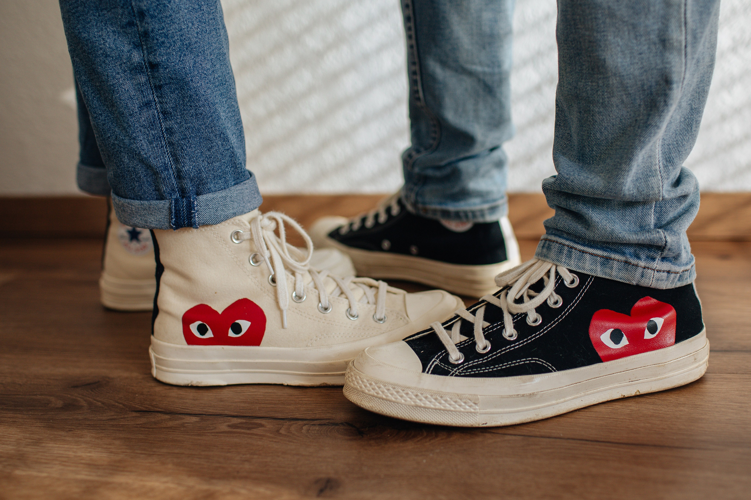 "Ein Paar marken Schuhe von Play Comme des Garcons"