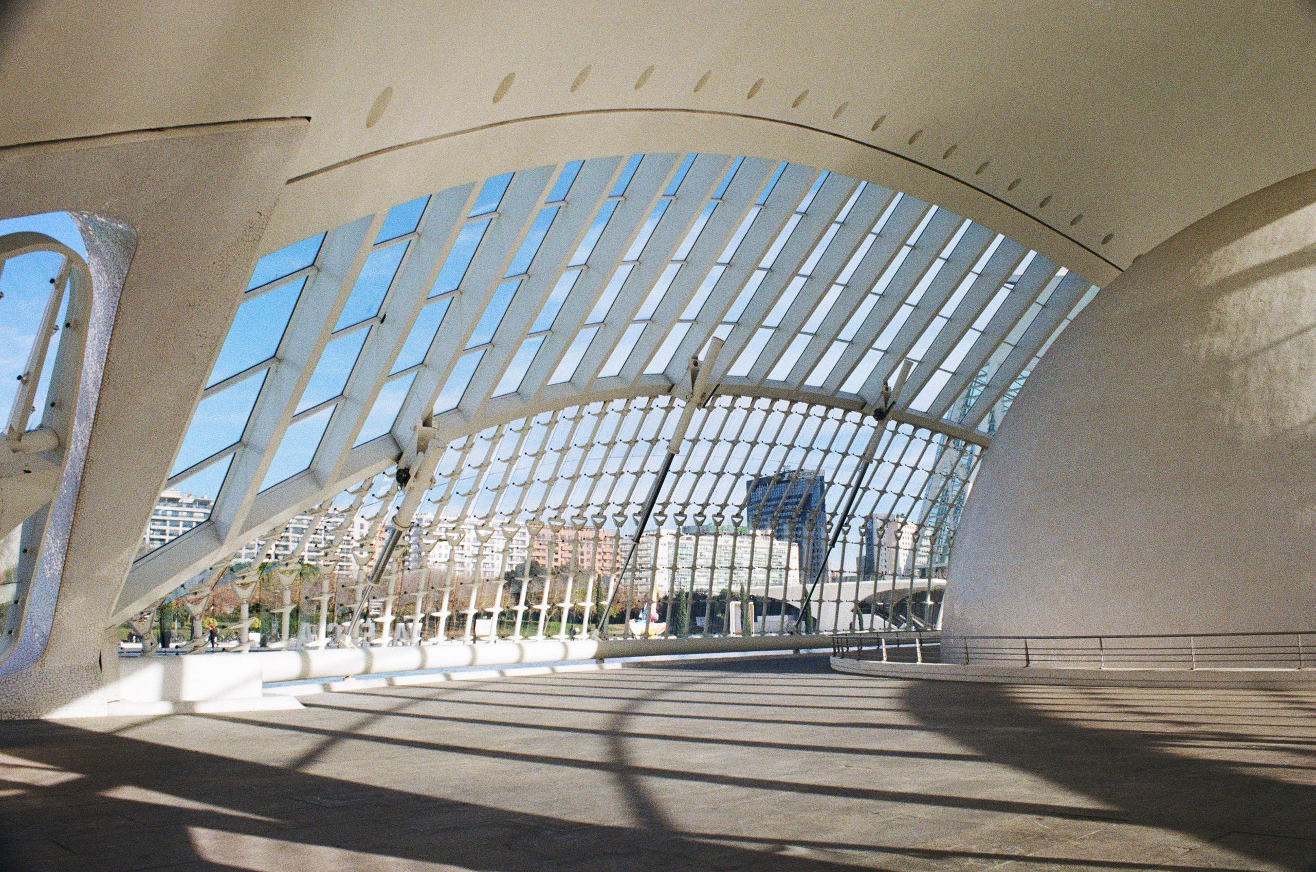 Valencia — Ein fotografischer Spaziergang durch Licht und Weite. Hochzeitsgeschichten – Professionelle Hochzeitsfotografie & Videografie in Deutschland, Italien, Spanien und ganz Europa