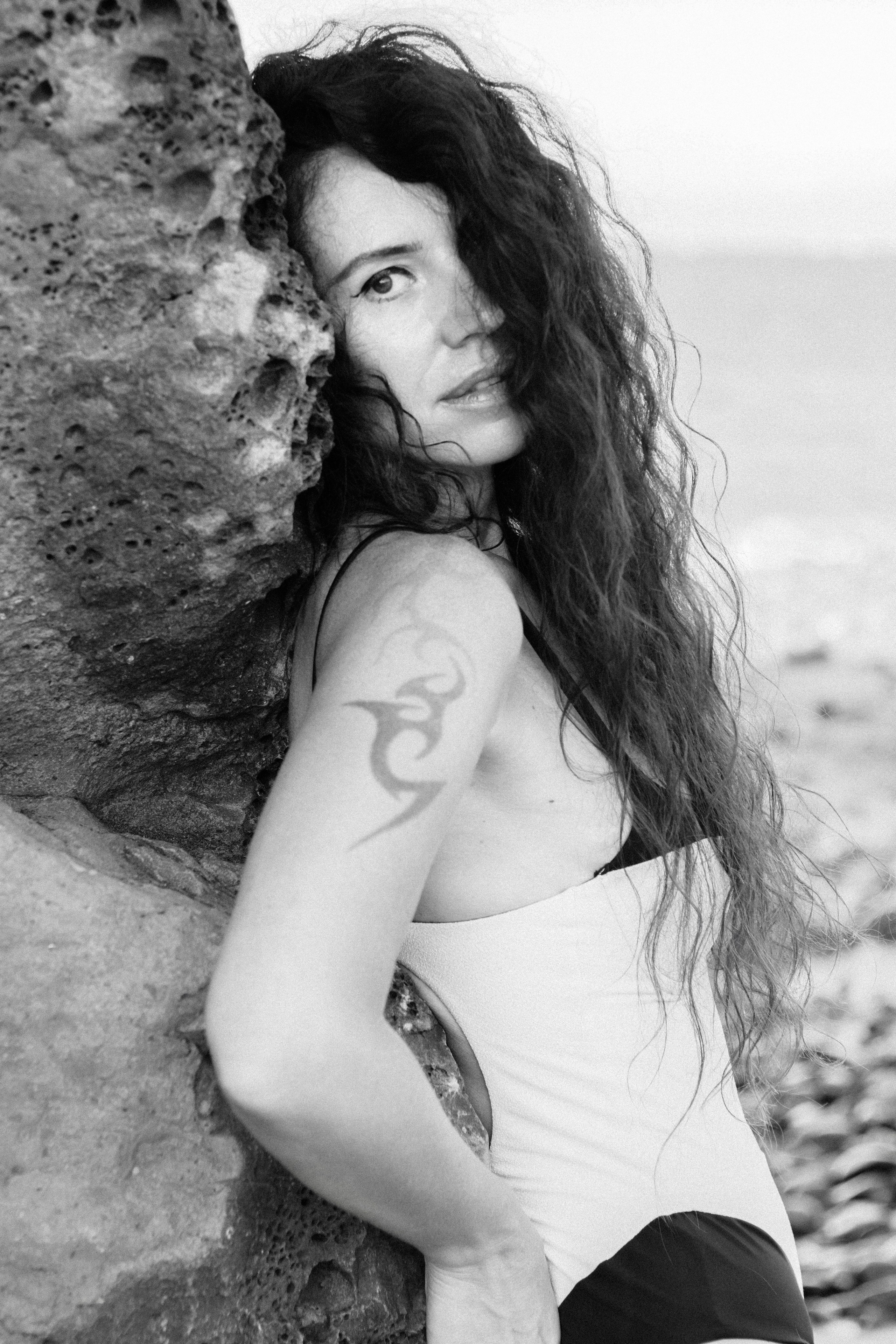 Meggy Câmara de Lobos + ocean. Portrait photographer in Madeira — Marina Shtukina