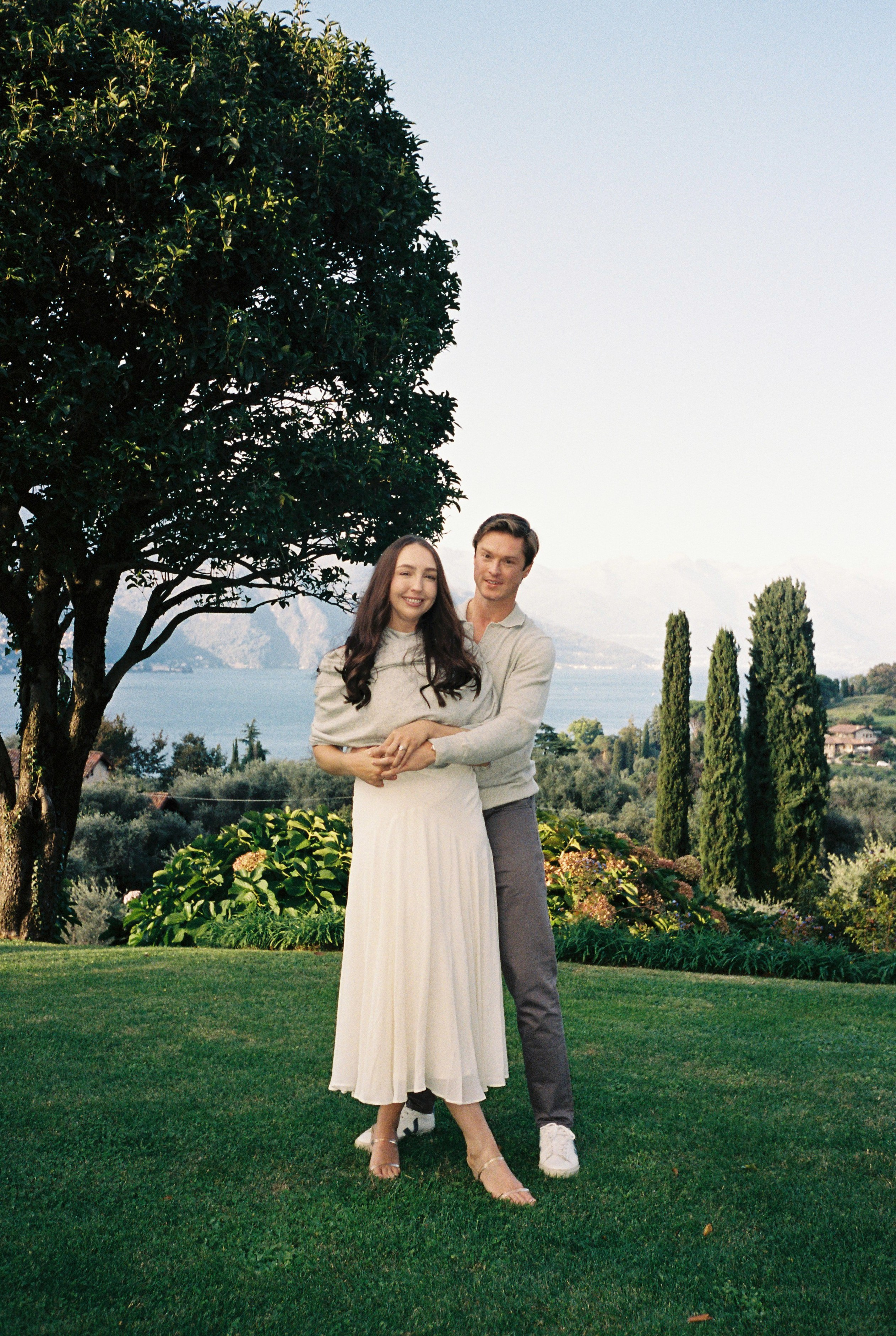 Pre-wedding photoshoot in Bellagio. Wedding photographer in Italy