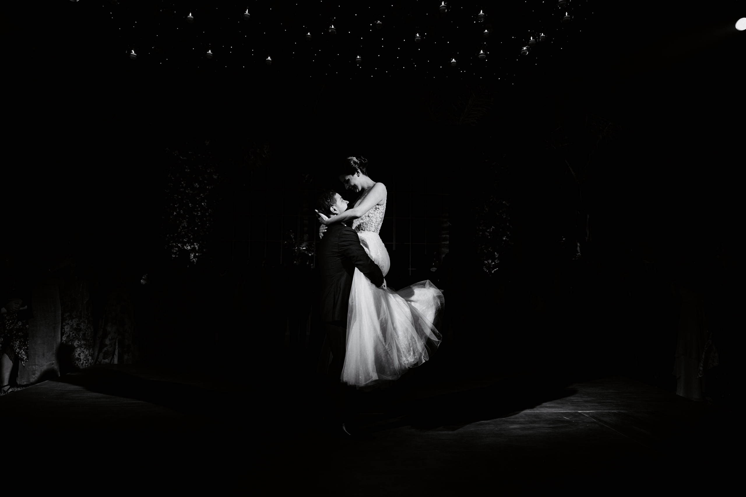 Un vistazo a la fiesta. Fotógrafo de Bodas en Lima | Ronhy Altamirano. Fotografía narrativa y cinematográfica para bodas, quinceañeras y eventos exclusivos