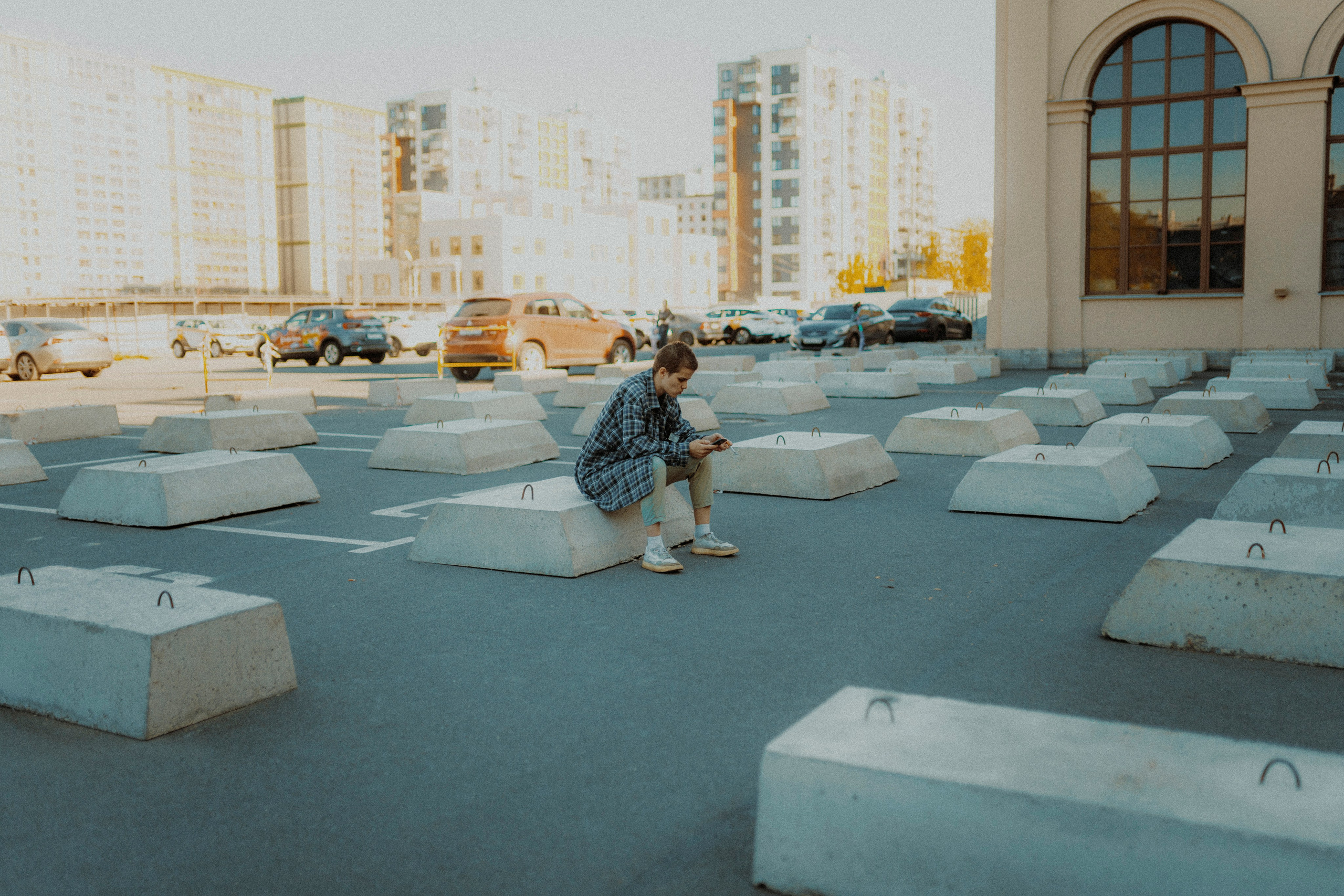 2024. Стрит-фотография, полная абсурда, идиотизма и красоты