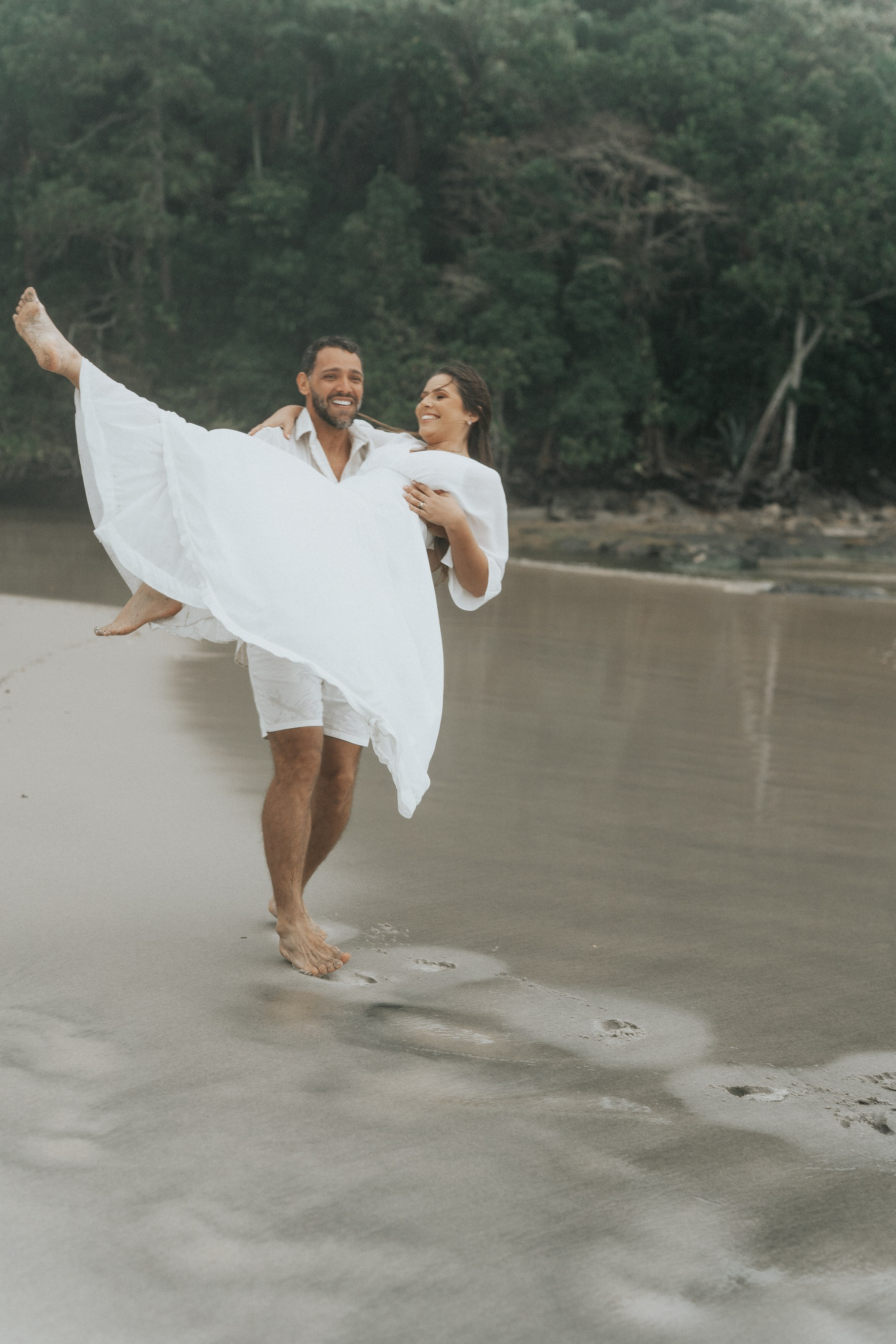 Pré Wedding — Bianca e Maik (Praia Maresias). Fotógrafo de casamento e Filmmaker de casamento