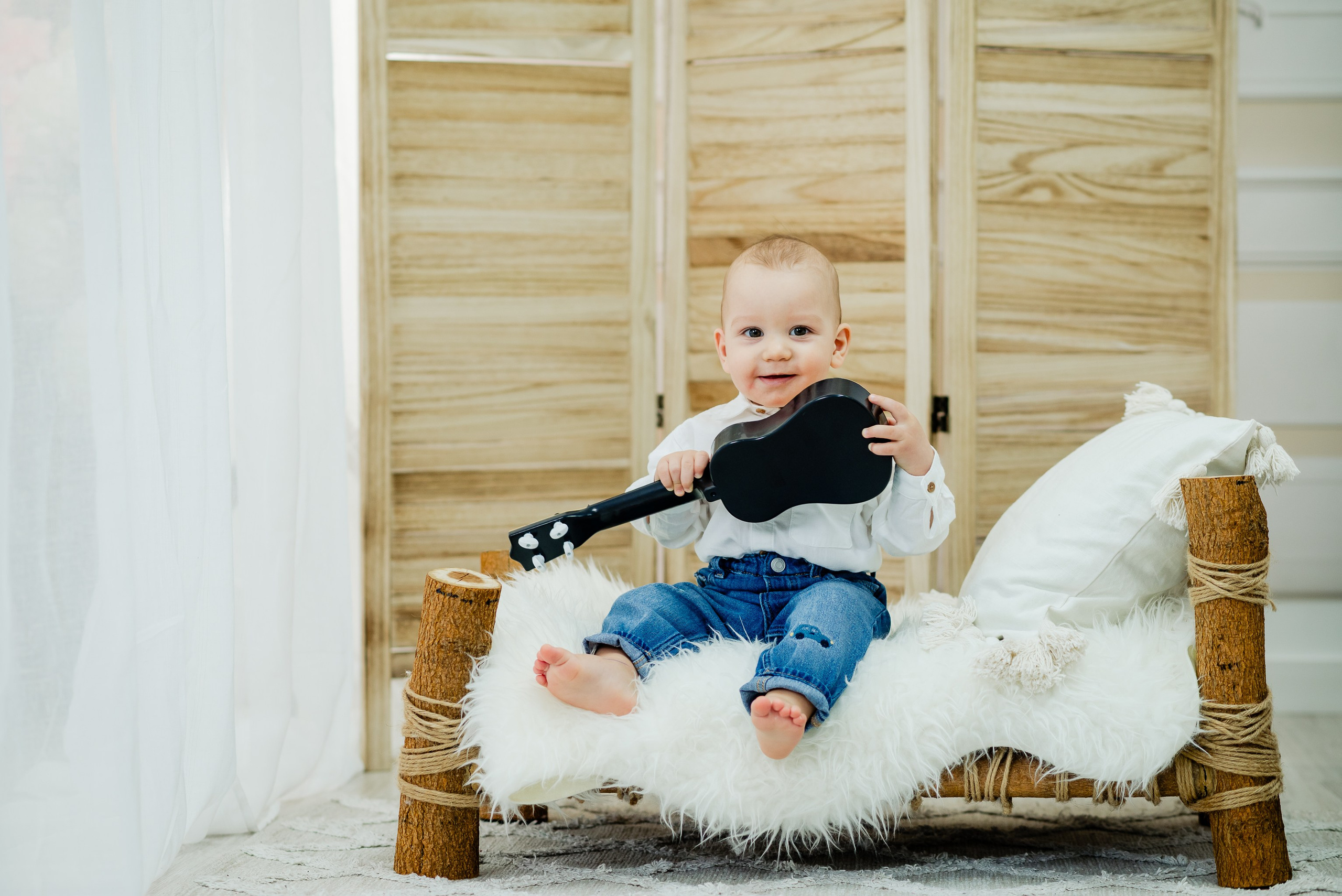 Smash the cake — Aris. The Unseen by Giani Maftei