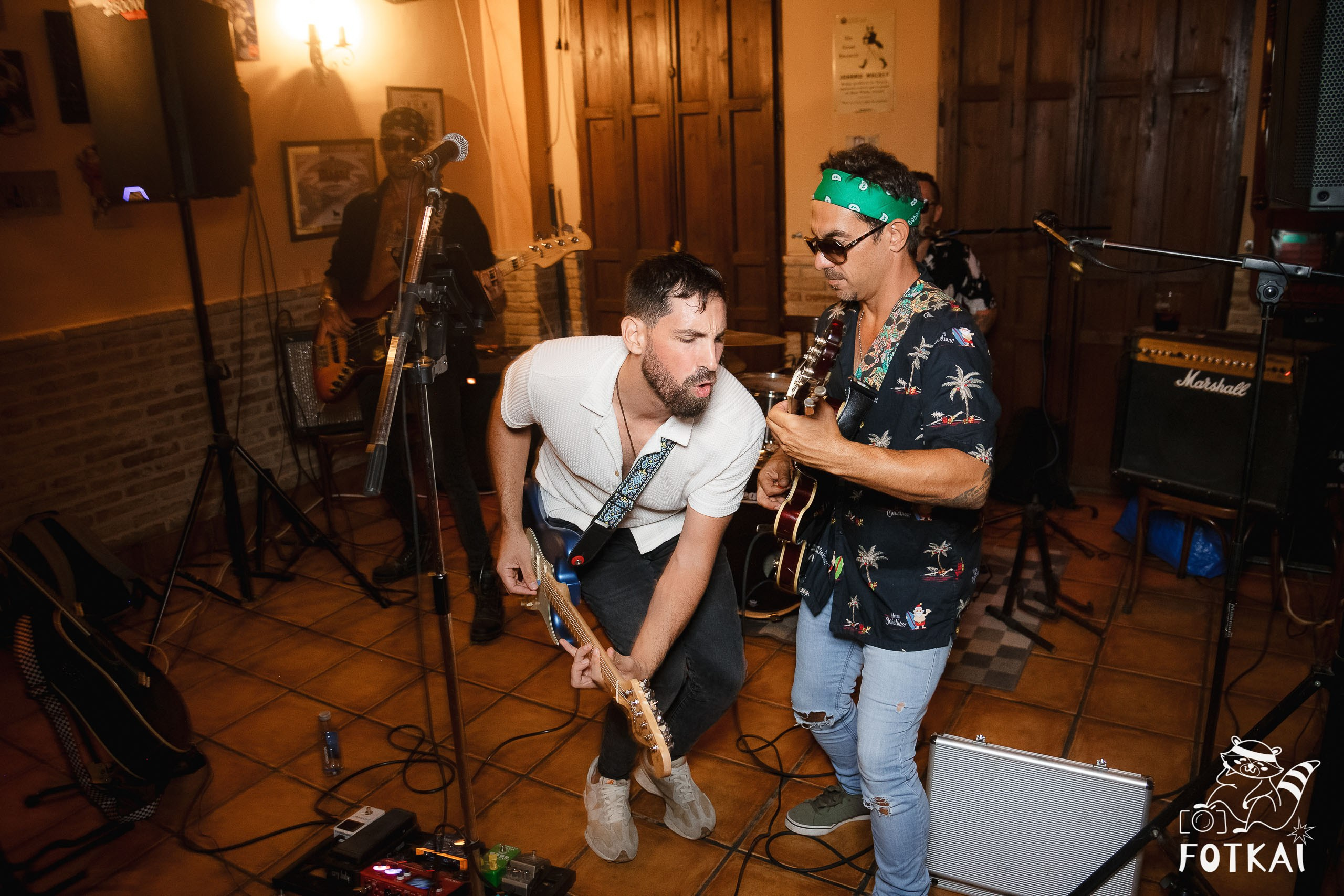 Stones of the Coast en Café Aljibe Rojales: Reportaje fotográfico 30.08.25 | FOTKAI