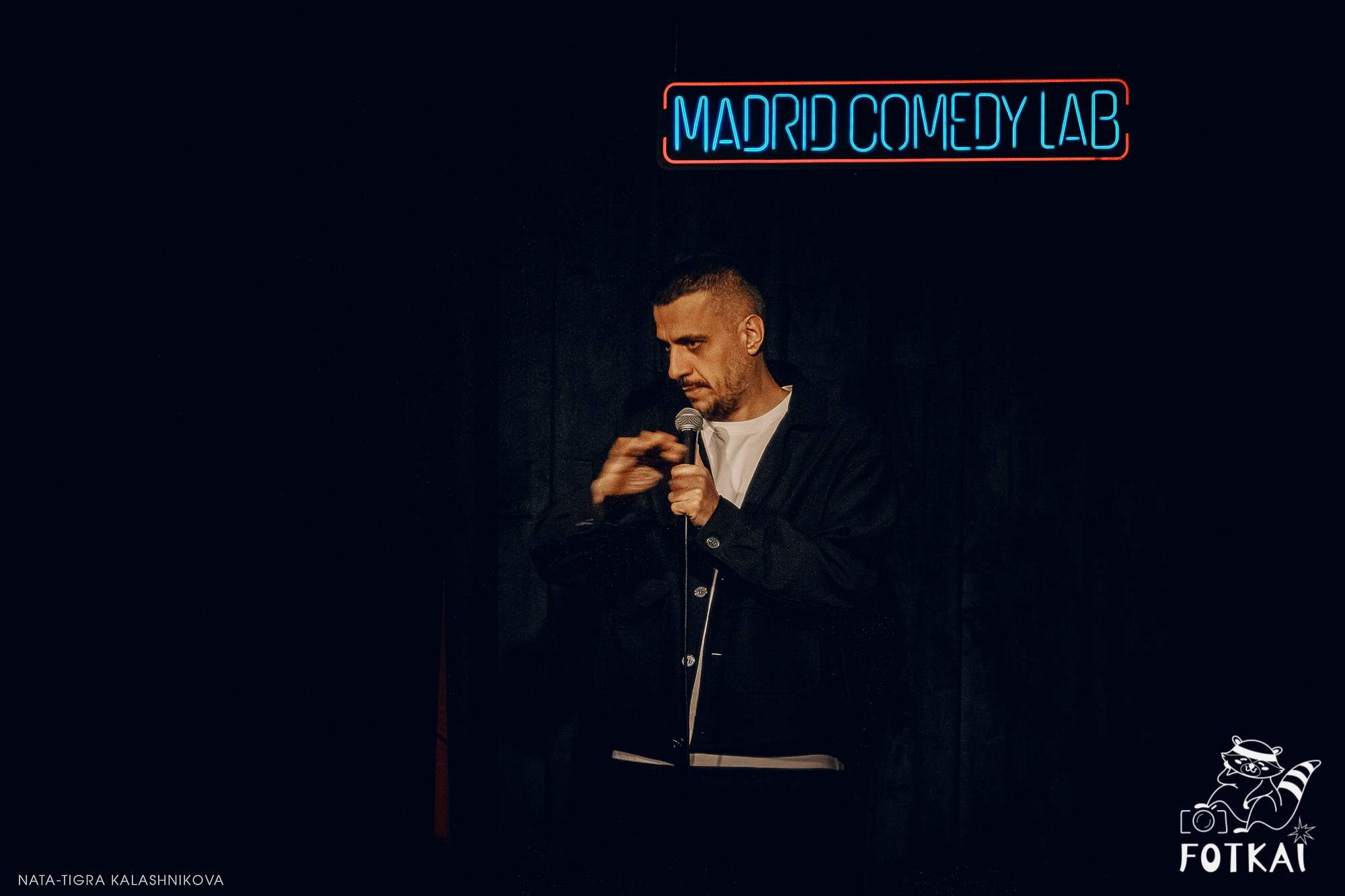 Eduard Matsaberidze en Madrid 14 de febrero 2026 — fotos del show de stand-up | FOTKAI