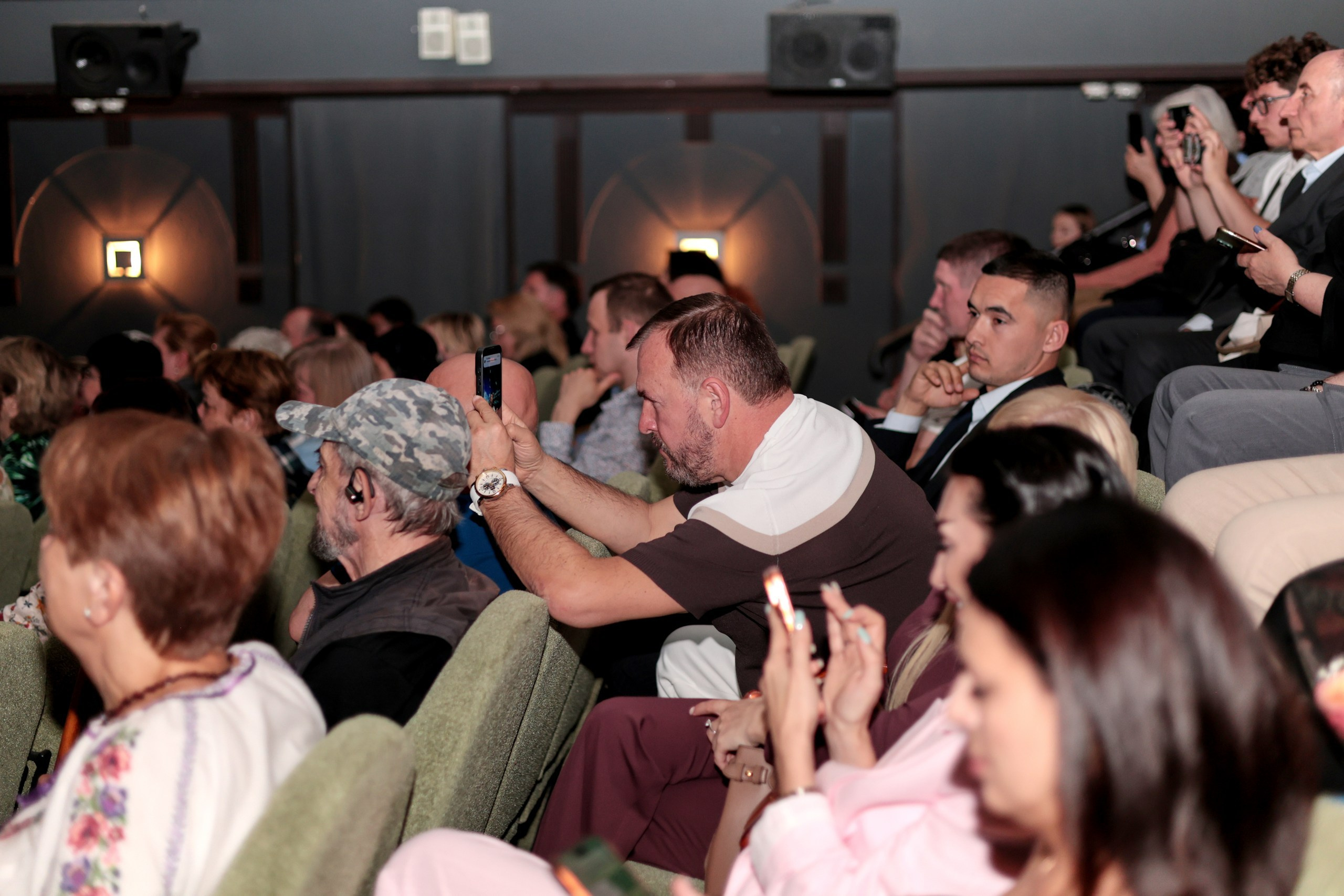 8 journalistic charity concert in Kyiv. Photographer, photo artist Alena Novgorodtseva