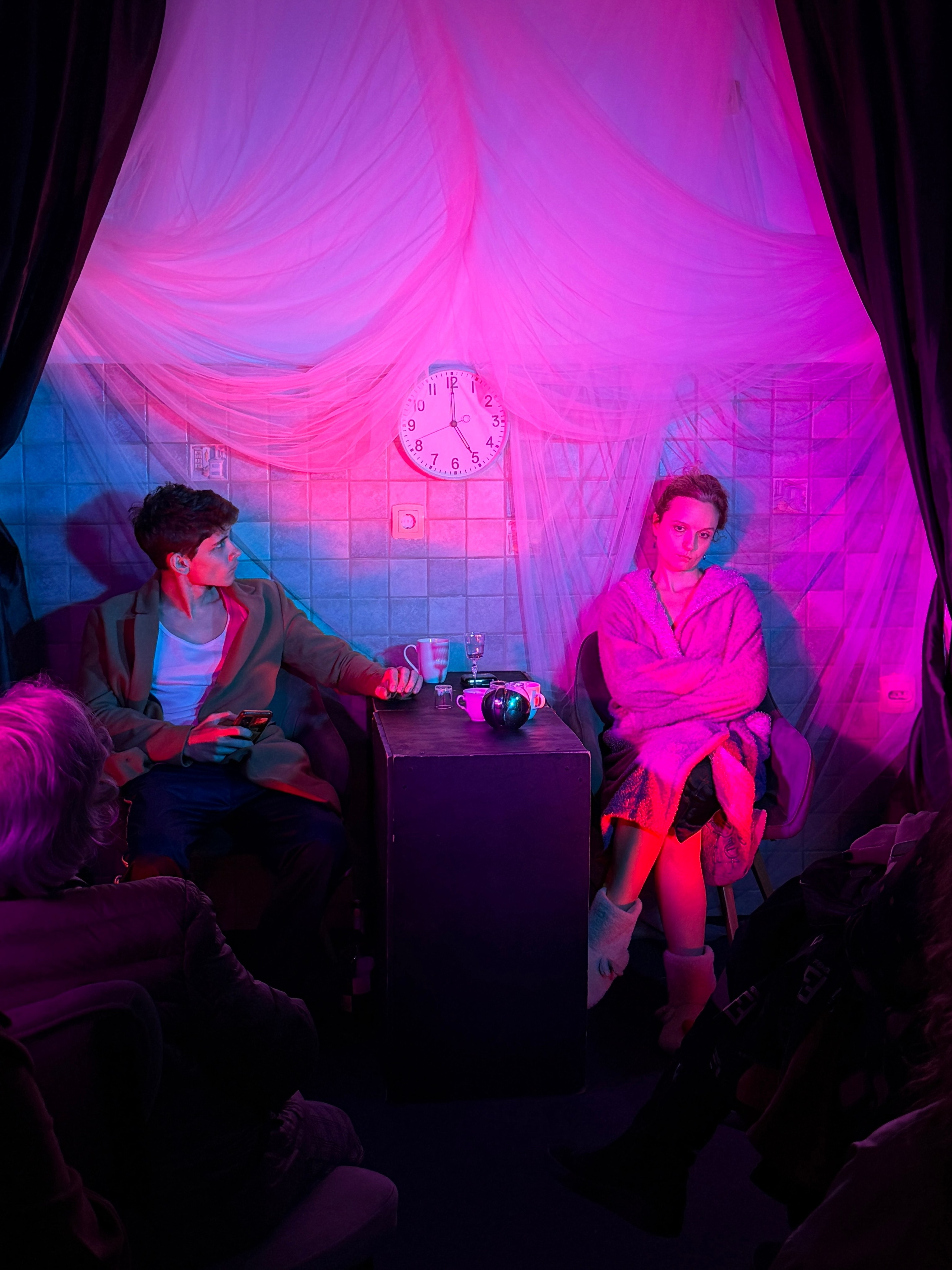 Фоторепортаж вистави у Будві. Портретний фотограф Альона Новгородцева