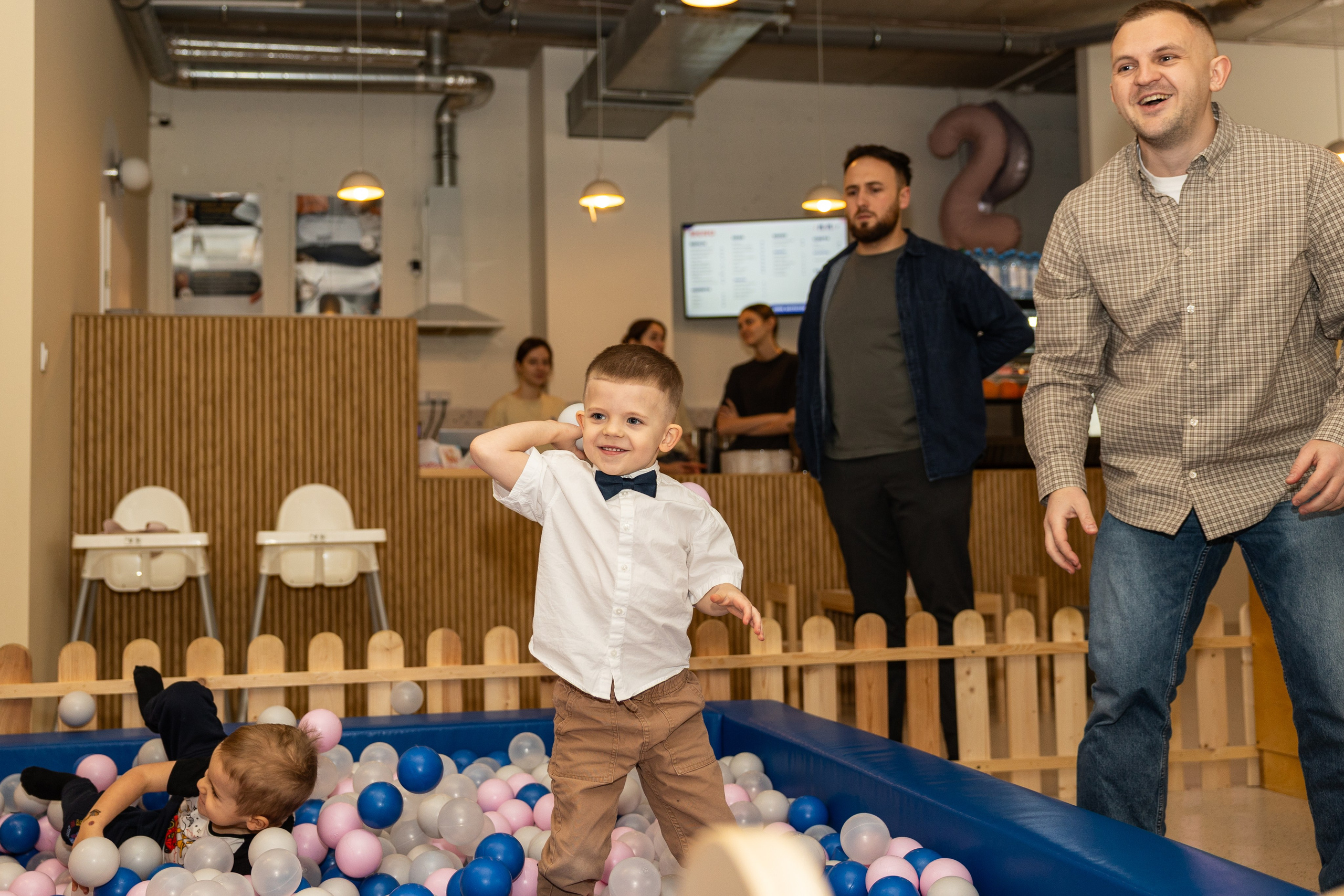 День рождения Артёма 24 января 2026 года. Семейный и детский фотограф в Варшаве Мила Бобровская