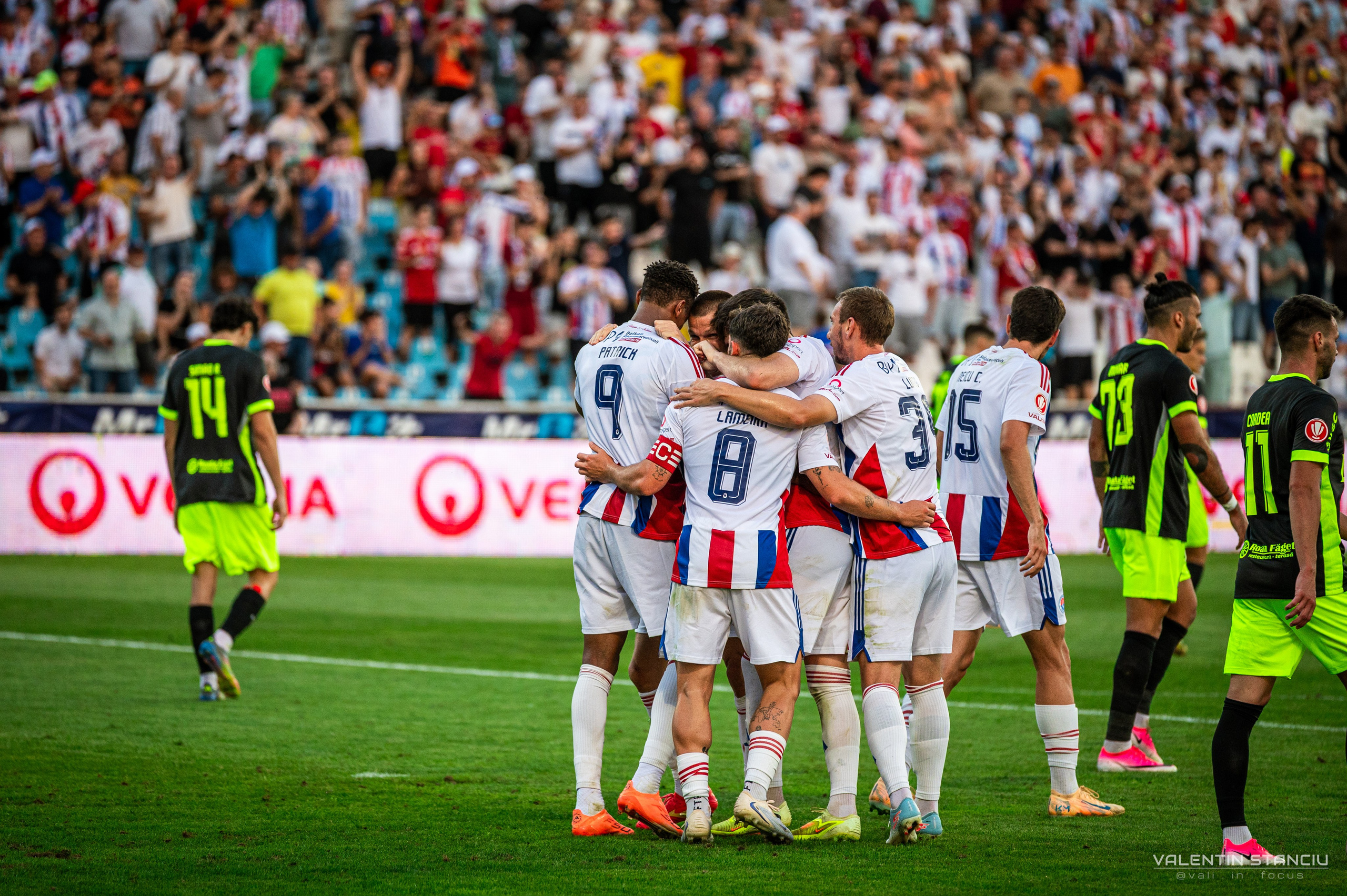 Otelul Galati — CFR Cluj. Fotograf de Sport, Portret, Produs, Corporate, Cultural și Evenimente în Galați | Valentin Stanciu