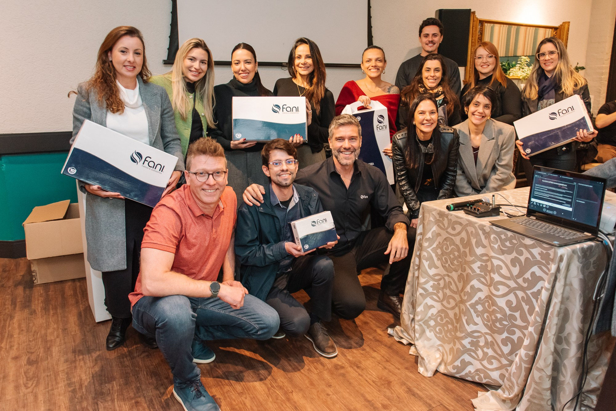 Café + Conteúdo | Casa Pinezi. 78 Imagens