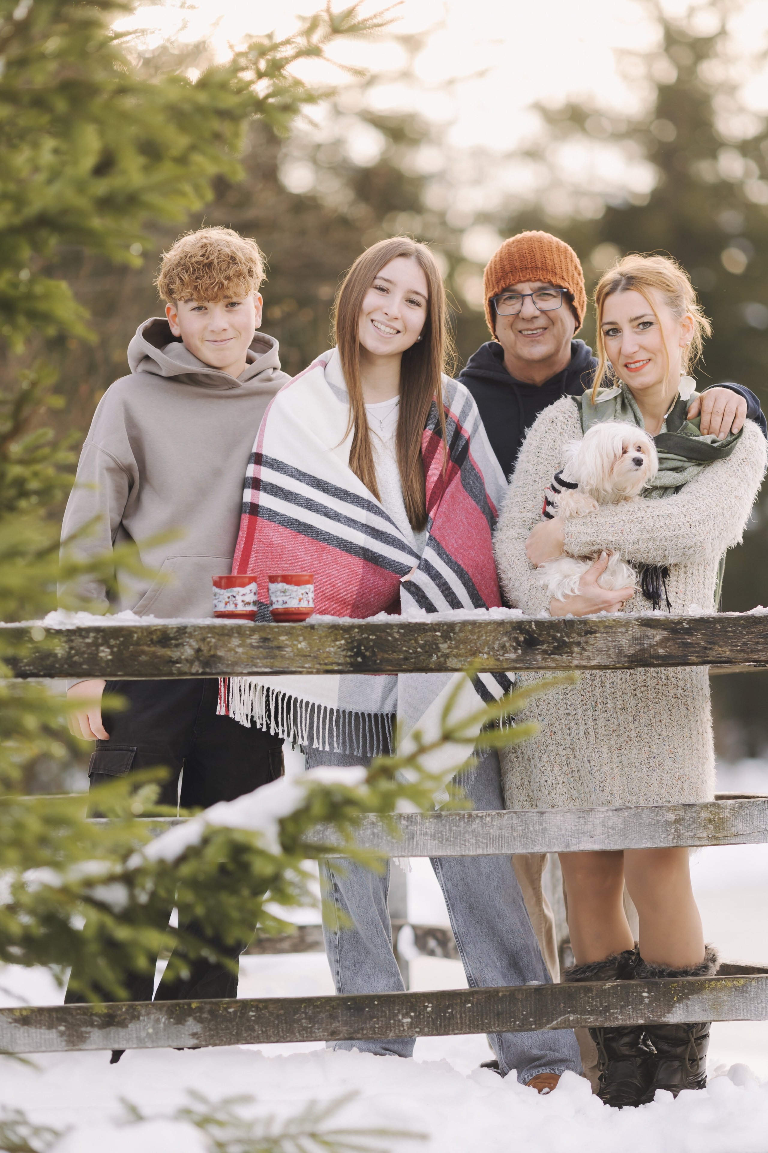 Weihnachts-Fotoshooting im Freien. Adelya Tomin