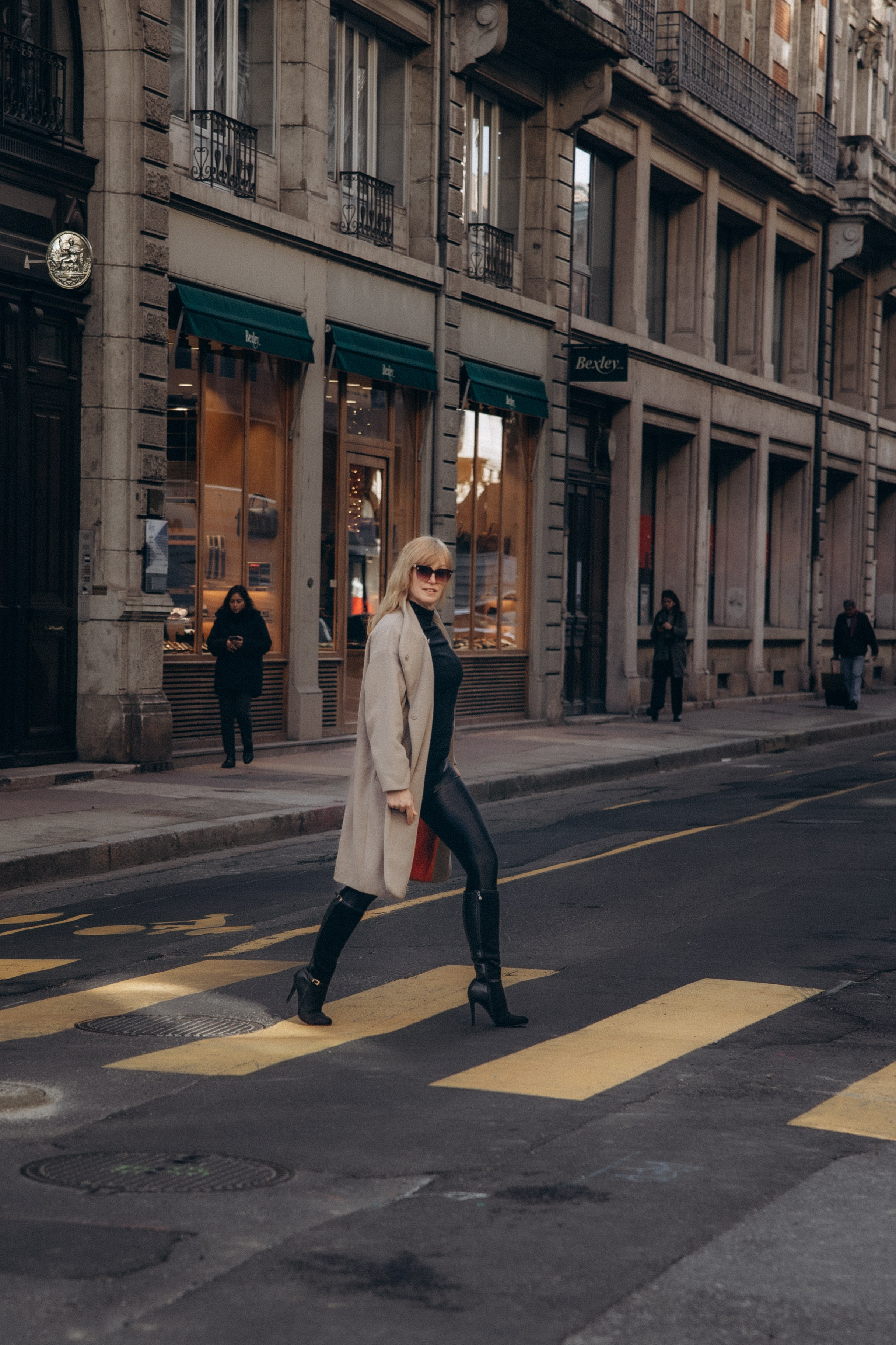 Content session in Toulouse with Lisa. Eugénie Smirnova — photographe à Toulouse et dans le sud-ouest de la France