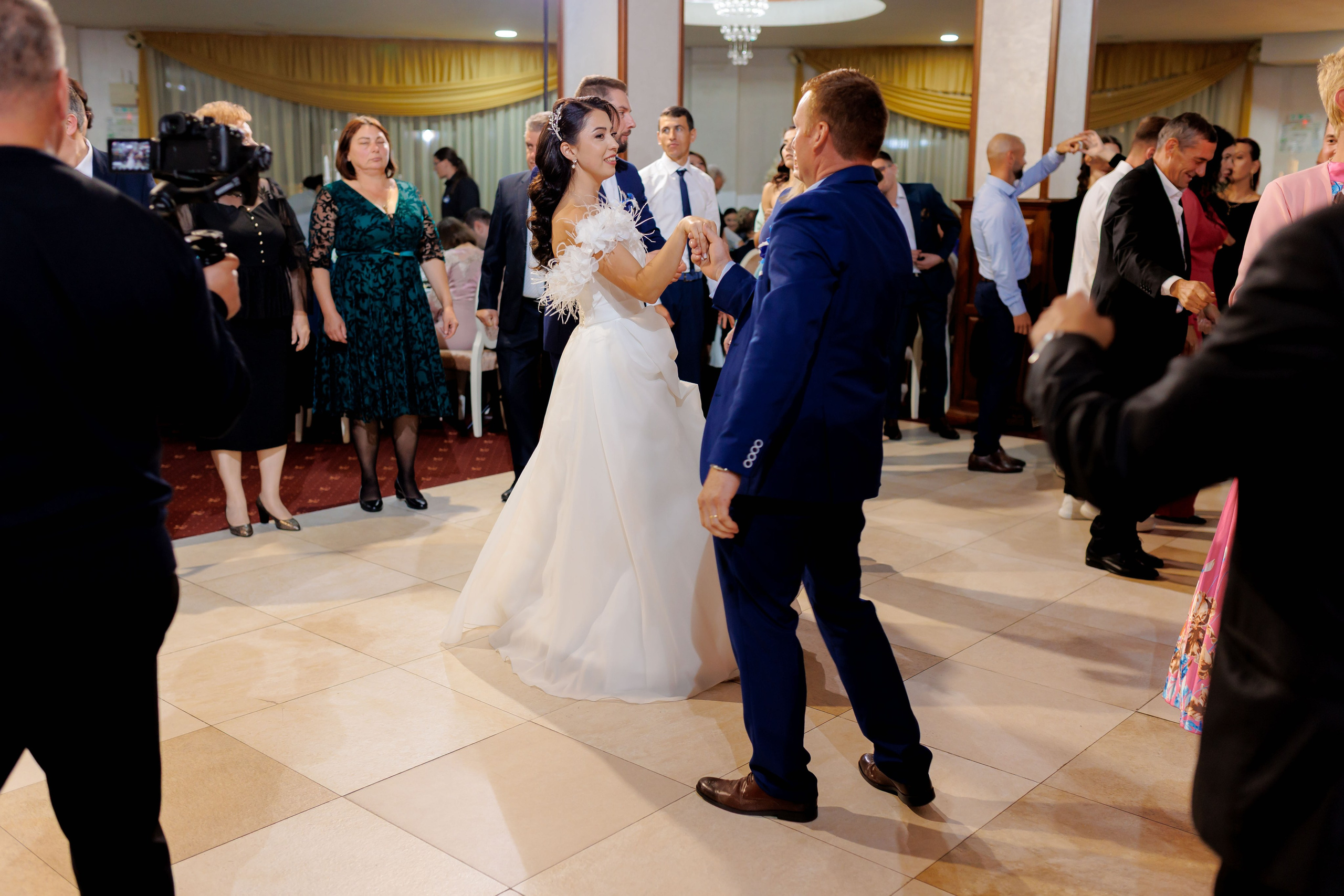 Loredana & Emilian – Ziua Nunții | Videografie - fotografie Botez Suceava, Iași, Botoșani. Servicii foto-video profesionale, pentru momente de neuitat