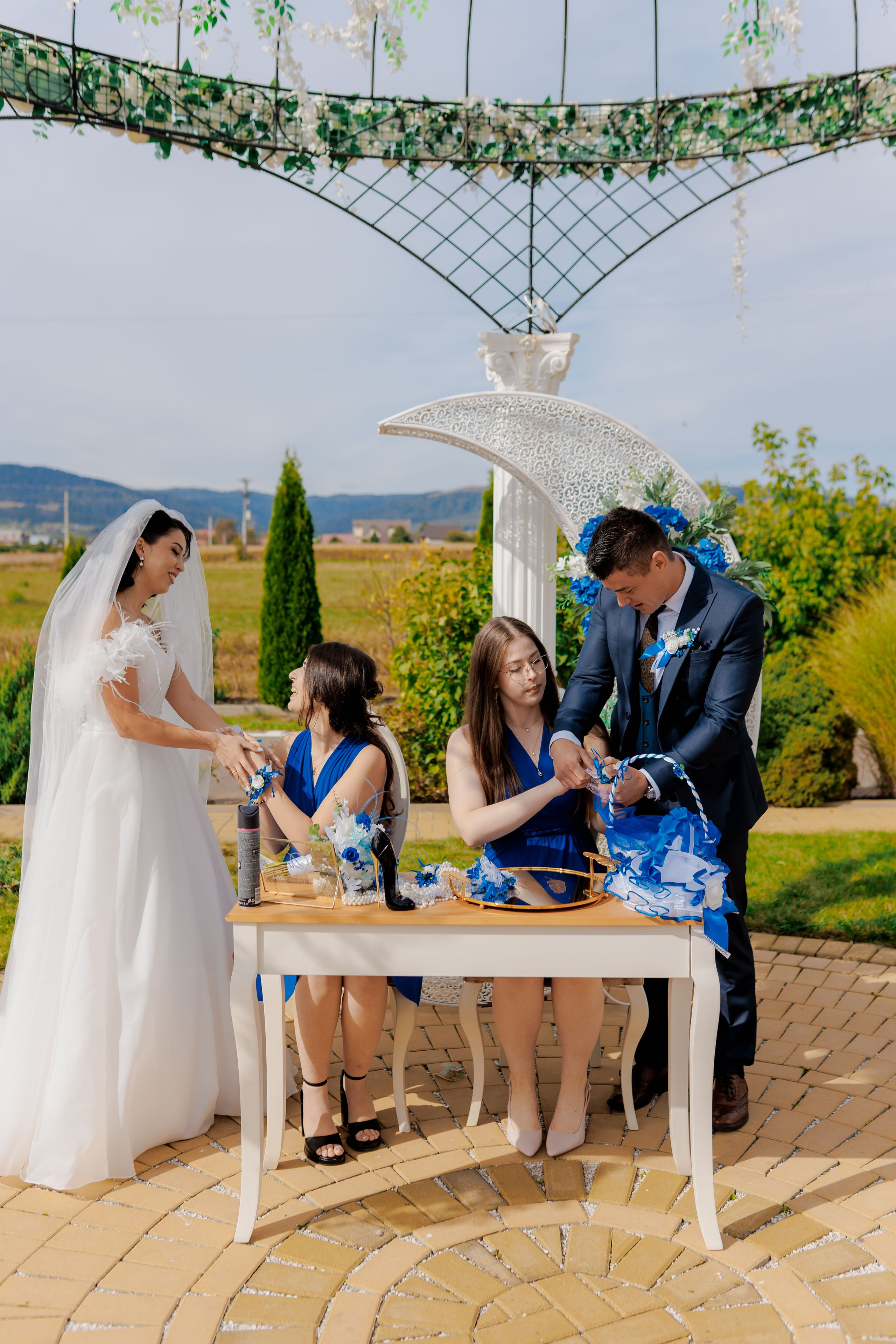 Loredana & Emilian – Ziua Nunții | Videografie - fotografie Botez Suceava, Iași, Botoșani. Servicii foto-video profesionale, pentru momente de neuitat