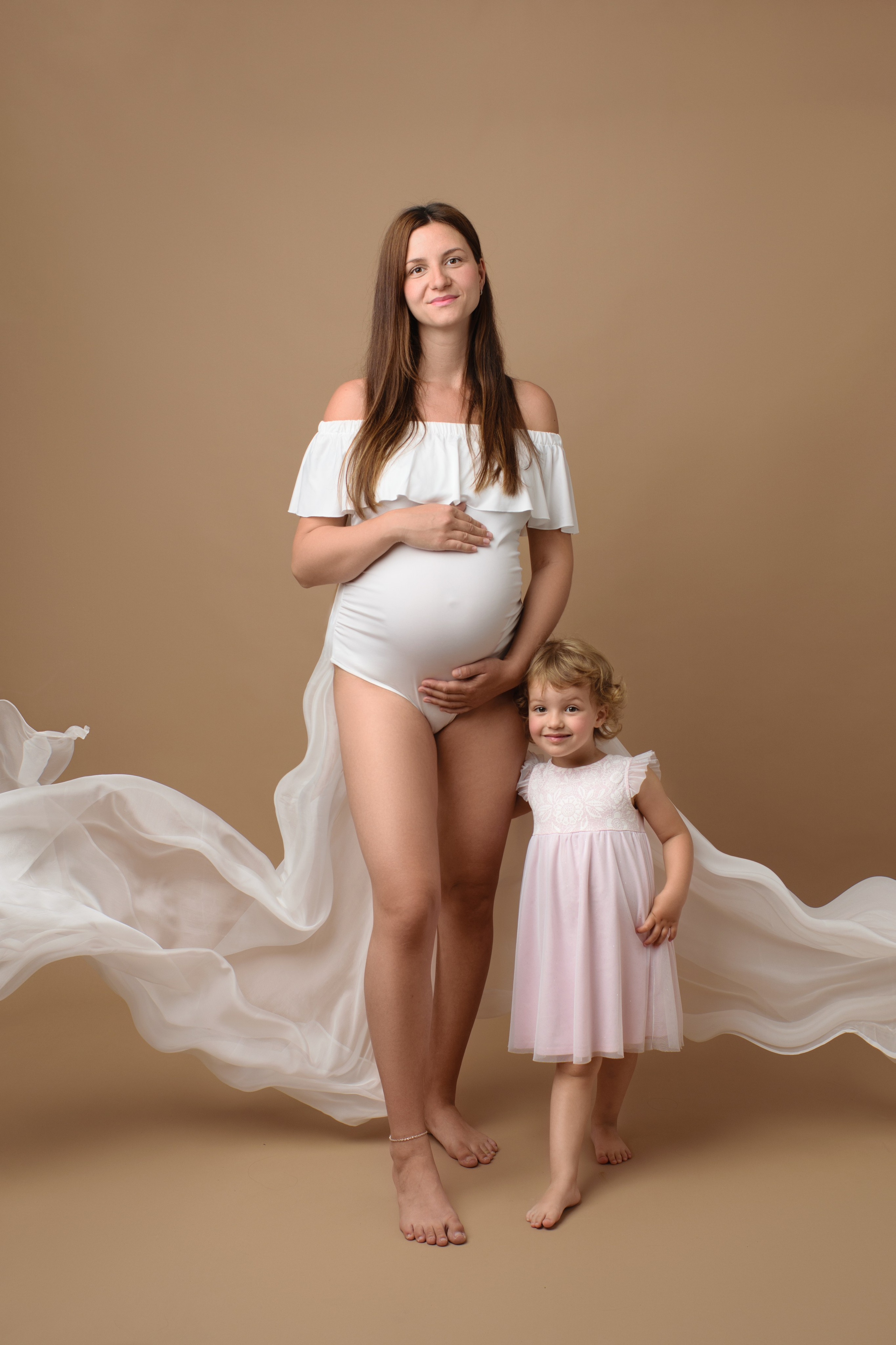 Babybauch Fotoshooting im Studio und on Location. Neugeborene, Baby Fotografin in Düren (NRW) - Vitalina Unruh