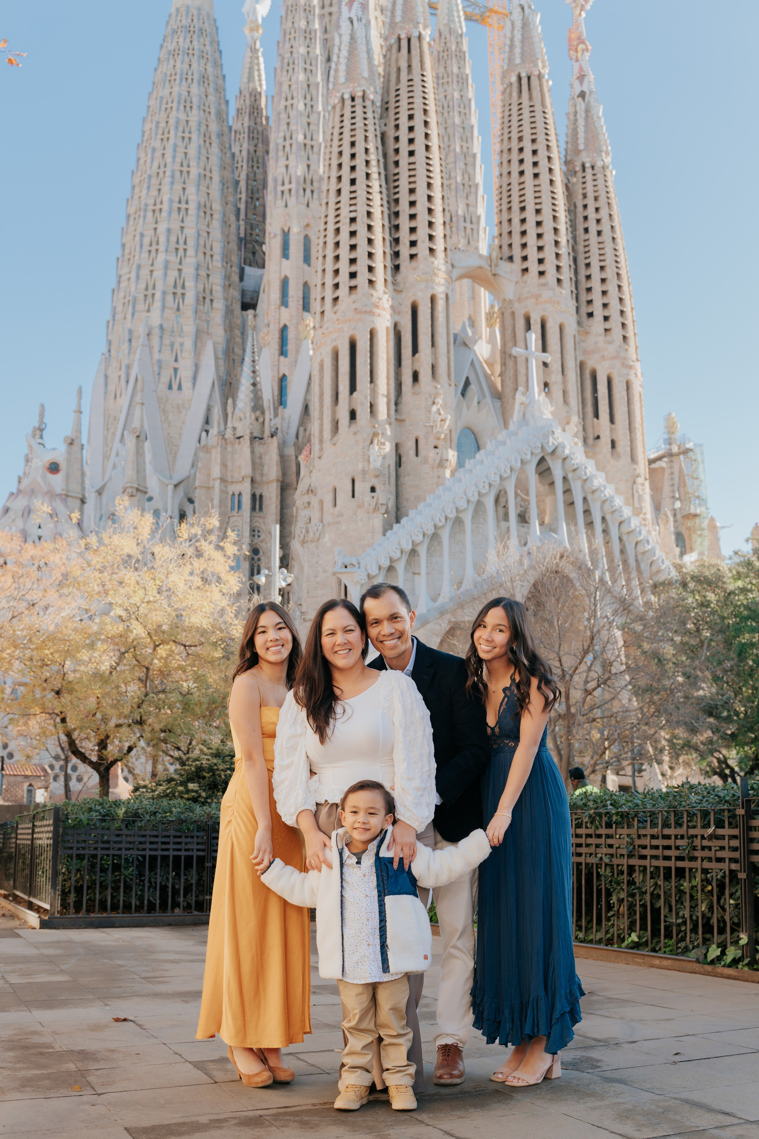 Sagrada Familia Family Photoshoot - Photographer in Barcelona, Spain