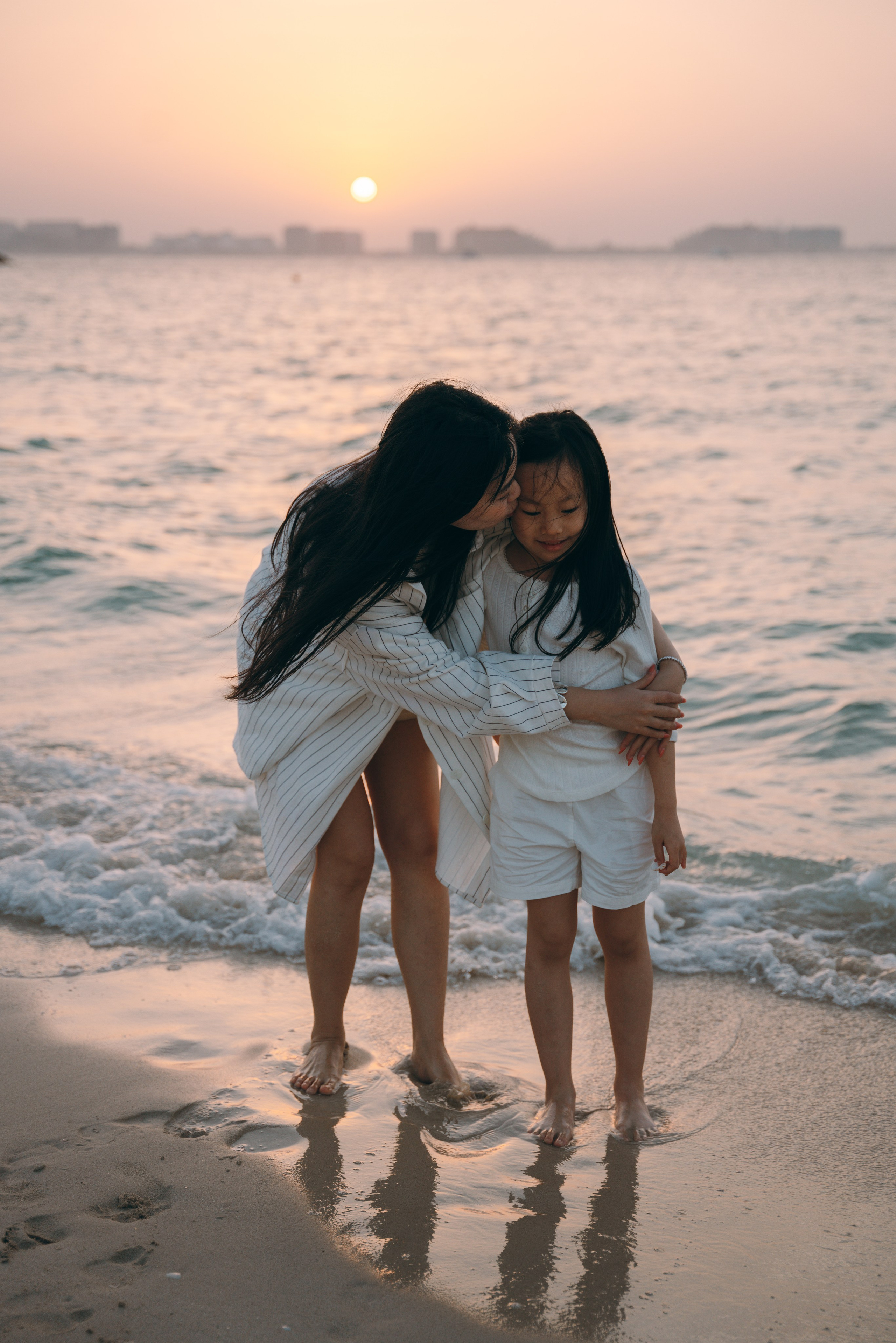 Wavy beach day. Angela Iakovleva — Family Photographer in Dubai