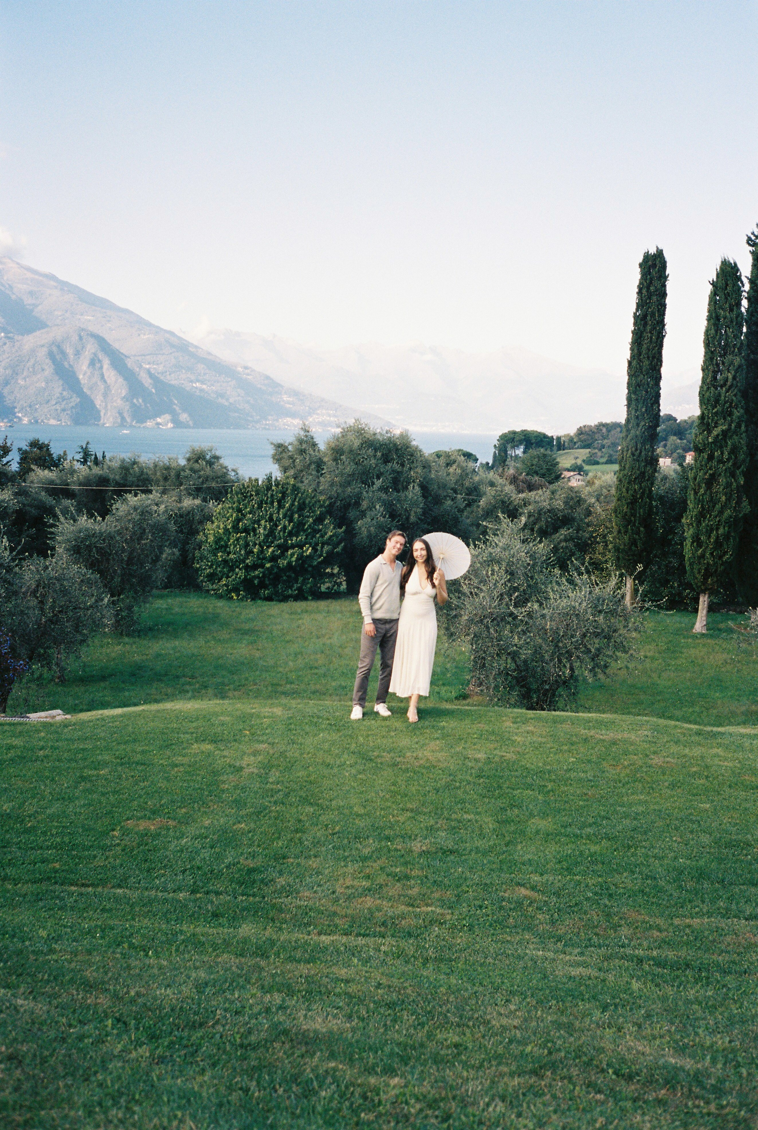Pre-wedding photoshoot in Bellagio. Wedding photographer in Italy