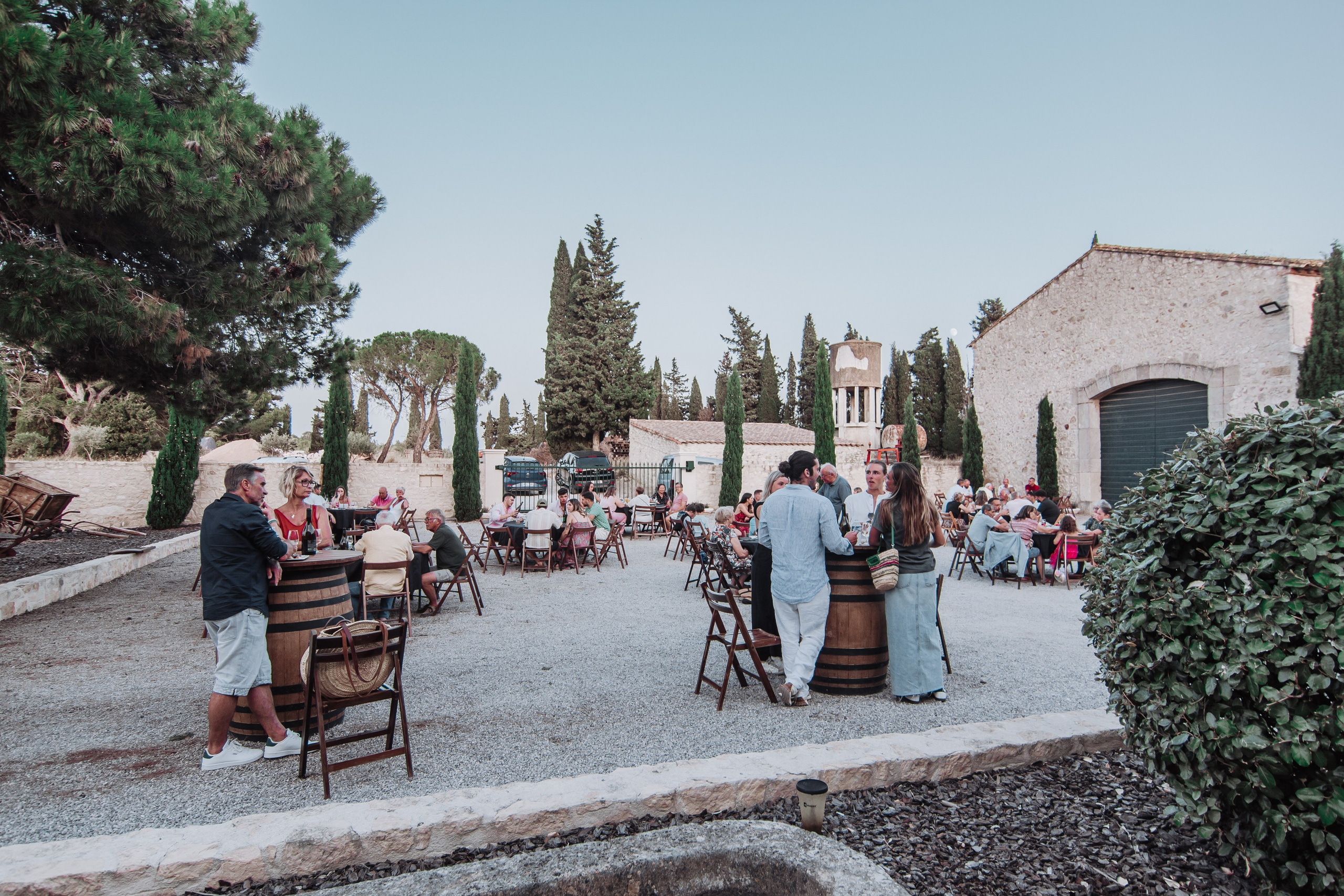 Reportage de fête au Château Prat de Cest. Professional Photographer in France | Poitiers, Tours & Châtellerault | Portrait, Family, Corporate & Wedding Photography