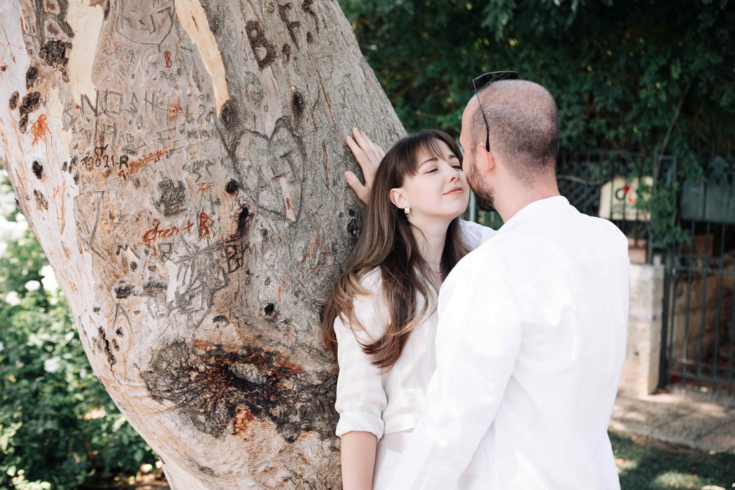 A MONTH AFTER THE WEDDING (morning). PHOTOGRAPHER IN ISRAEL