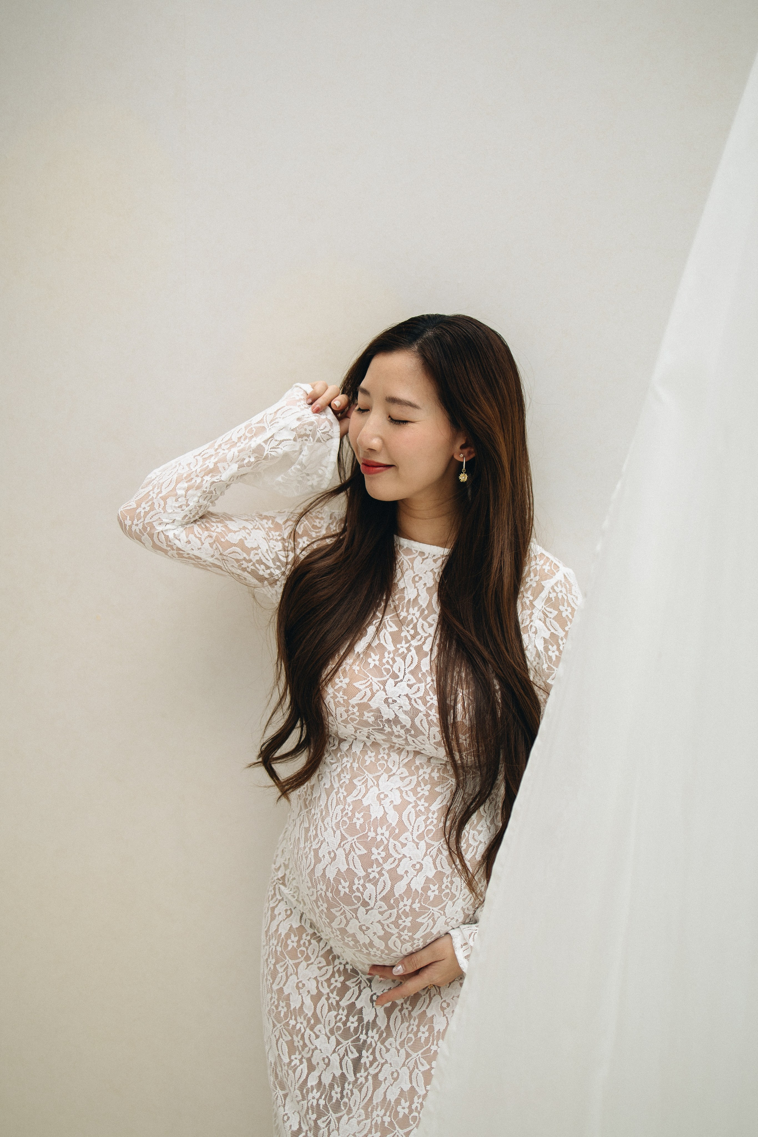 The Sweetest Anticipation. Family and wedding photographer in Bangkok, Thailand