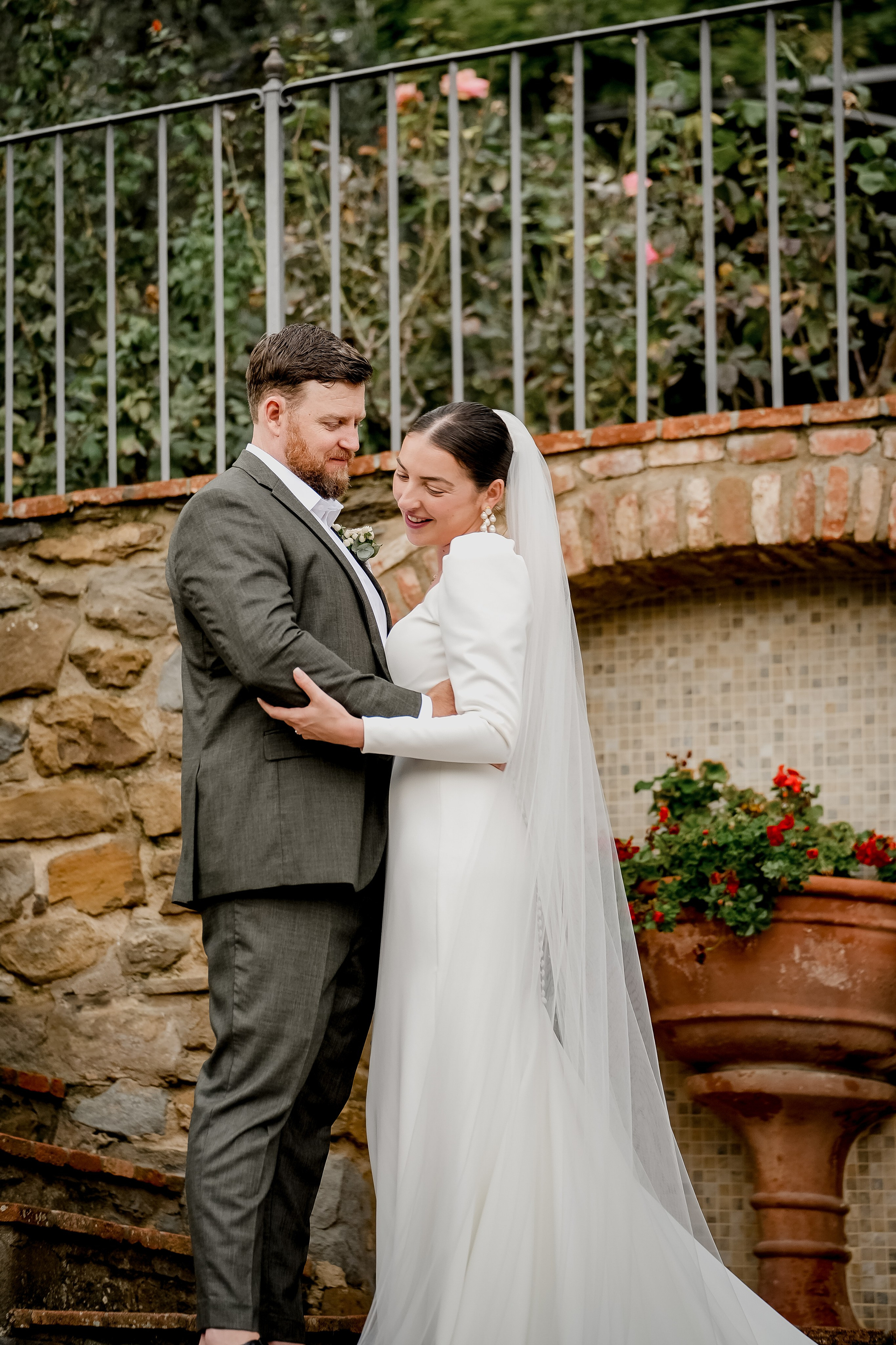 Elopment in Cortona. Villa Falconiere. Wedding Photographer in Italy