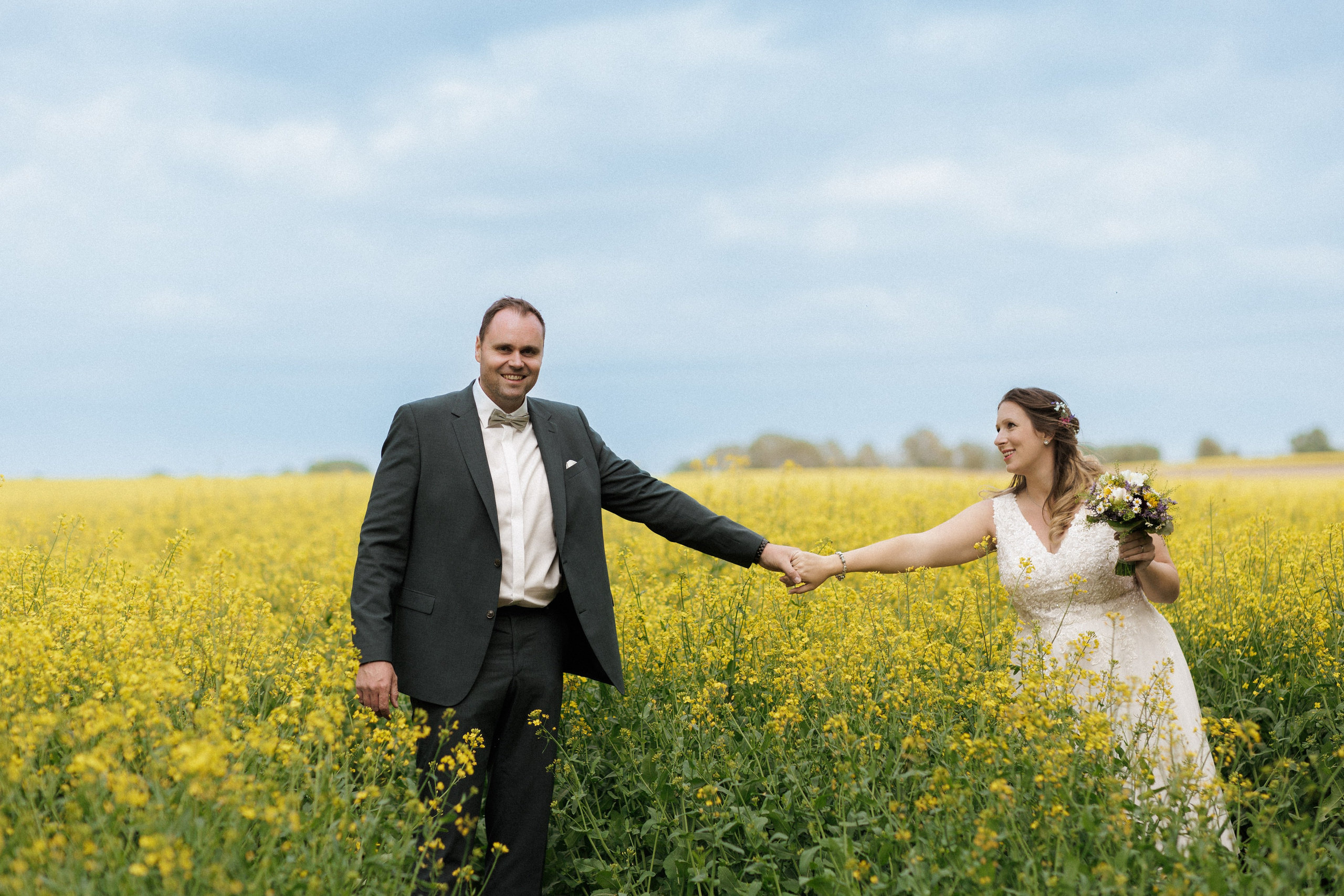 Hochzeitsfotografie an der Windmühle Eyendorf | Historische Romantik in Niedersachsen. Hochzeitsfotograf und Hochzeitsvideograf aus Hamburg | Roka21Film