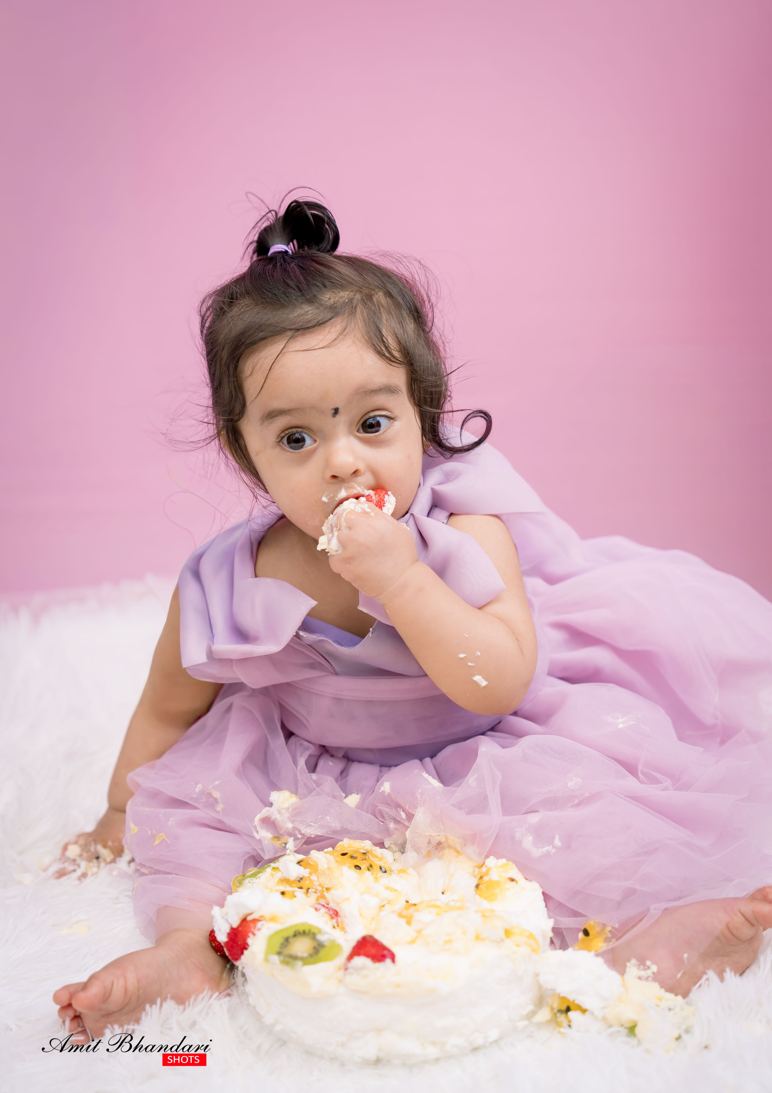 Yuhana’s Cake Smash Session. Freelance Photographer in Newcastle & Central Coast