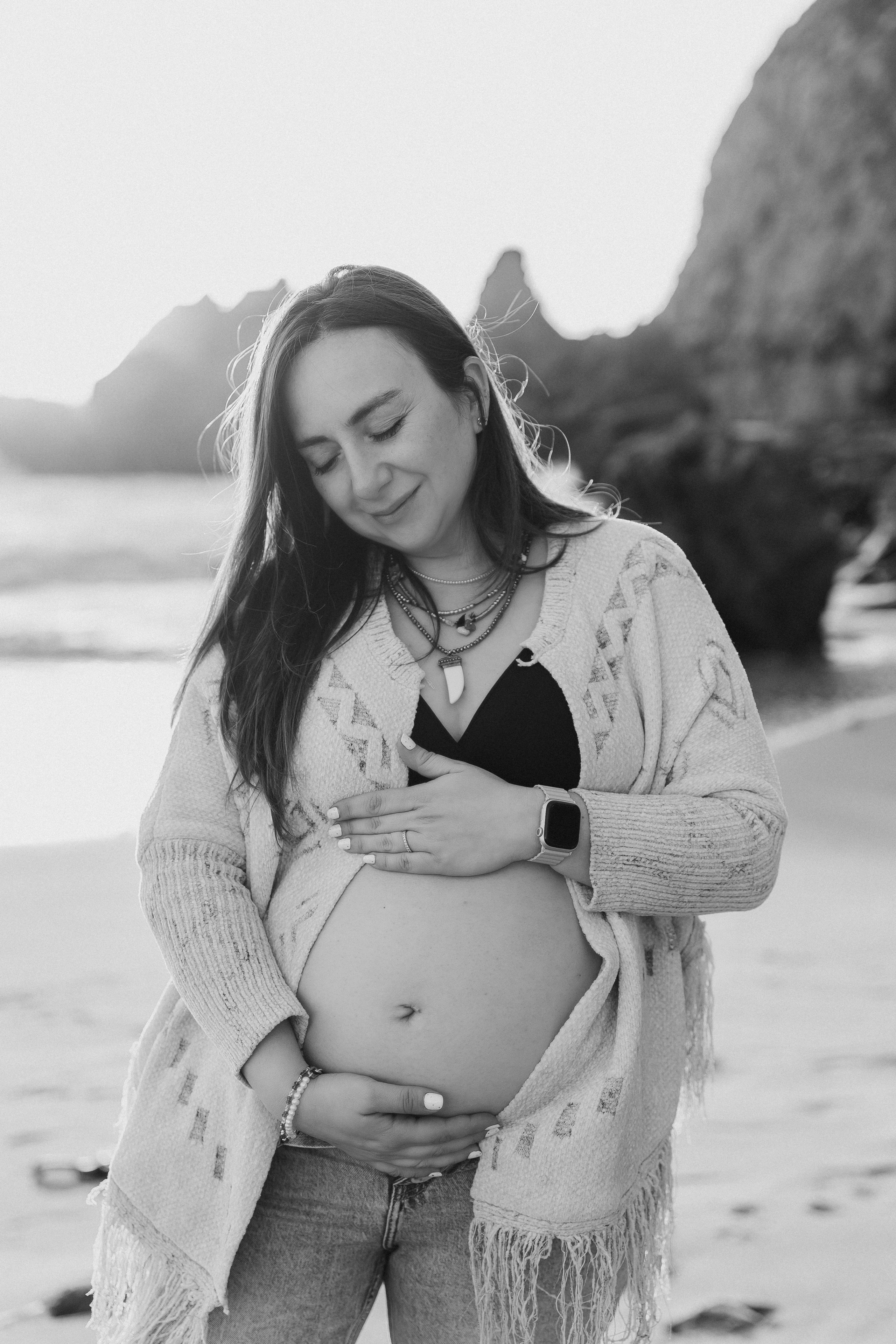 Sesión de embarazo en la playa — Luz suave y amor puro. Photographer in Santiago, Chile Anna Almazova