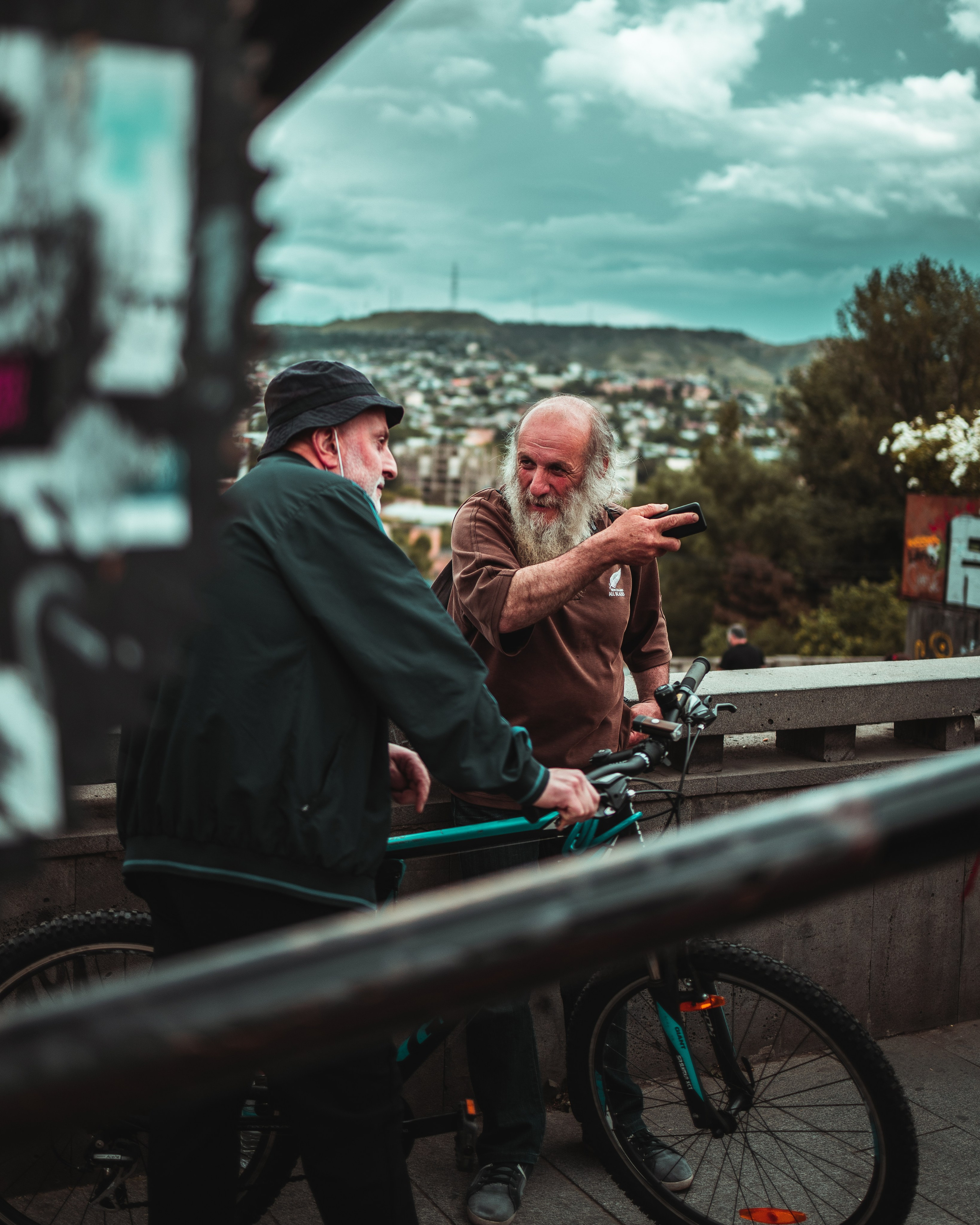 T B I L I S I. Bspander