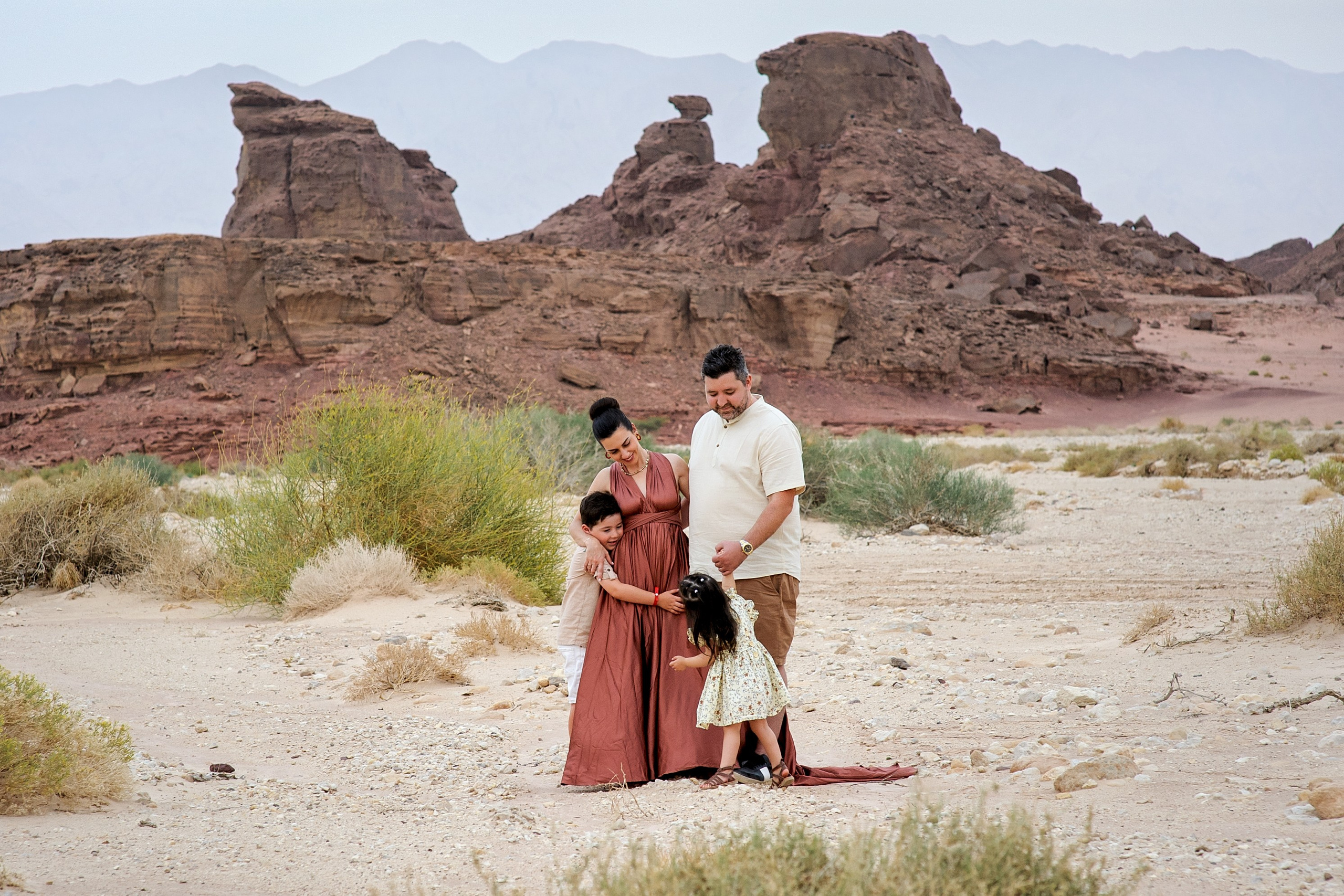 Family photoshooting in the Timna park_Laura&family. Family children pregnancy love stories photographer in Eilat Israel Olga Amchislavsky