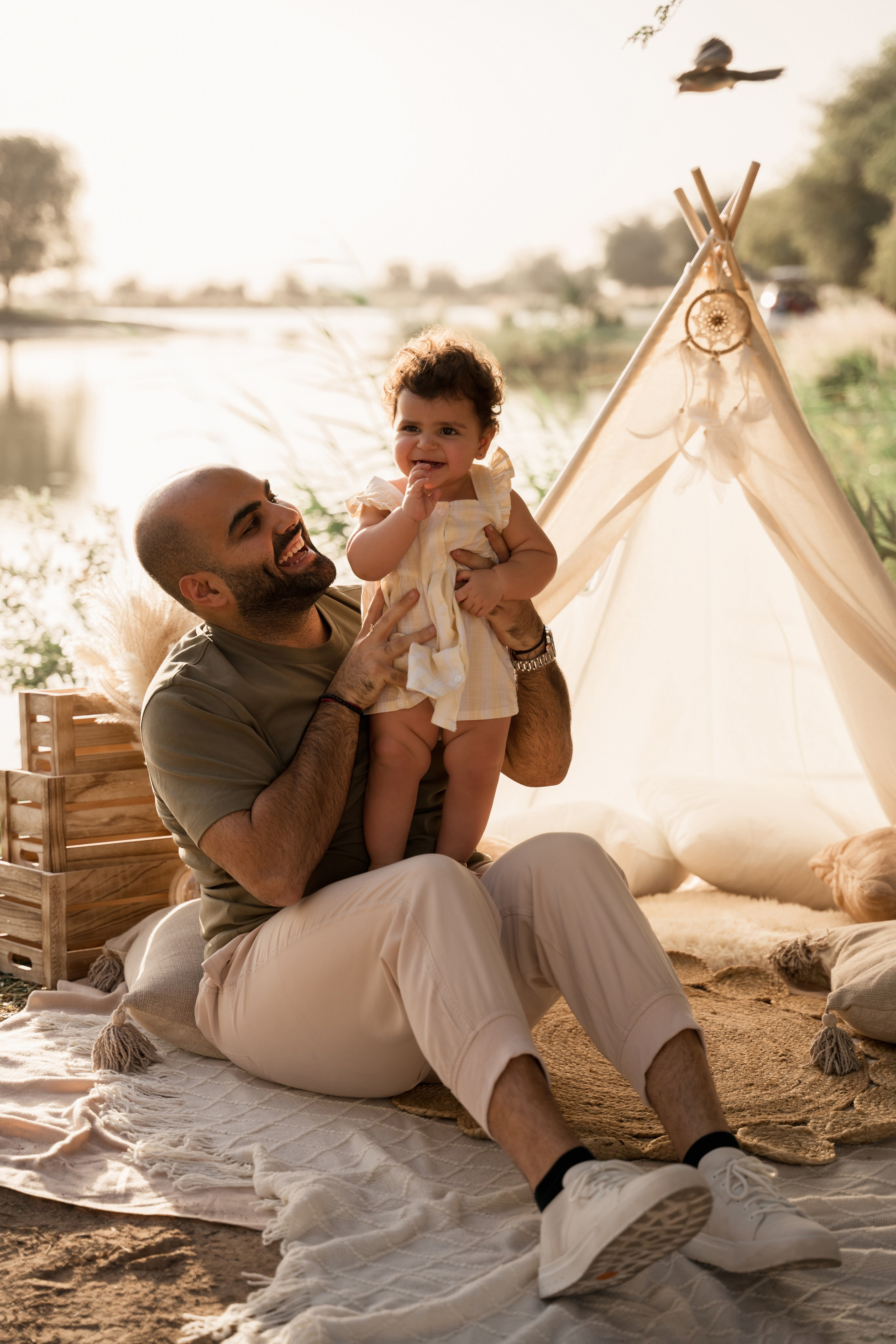 Family fun and cake crush. Angela Iakovleva — Family Photographer in Dubai