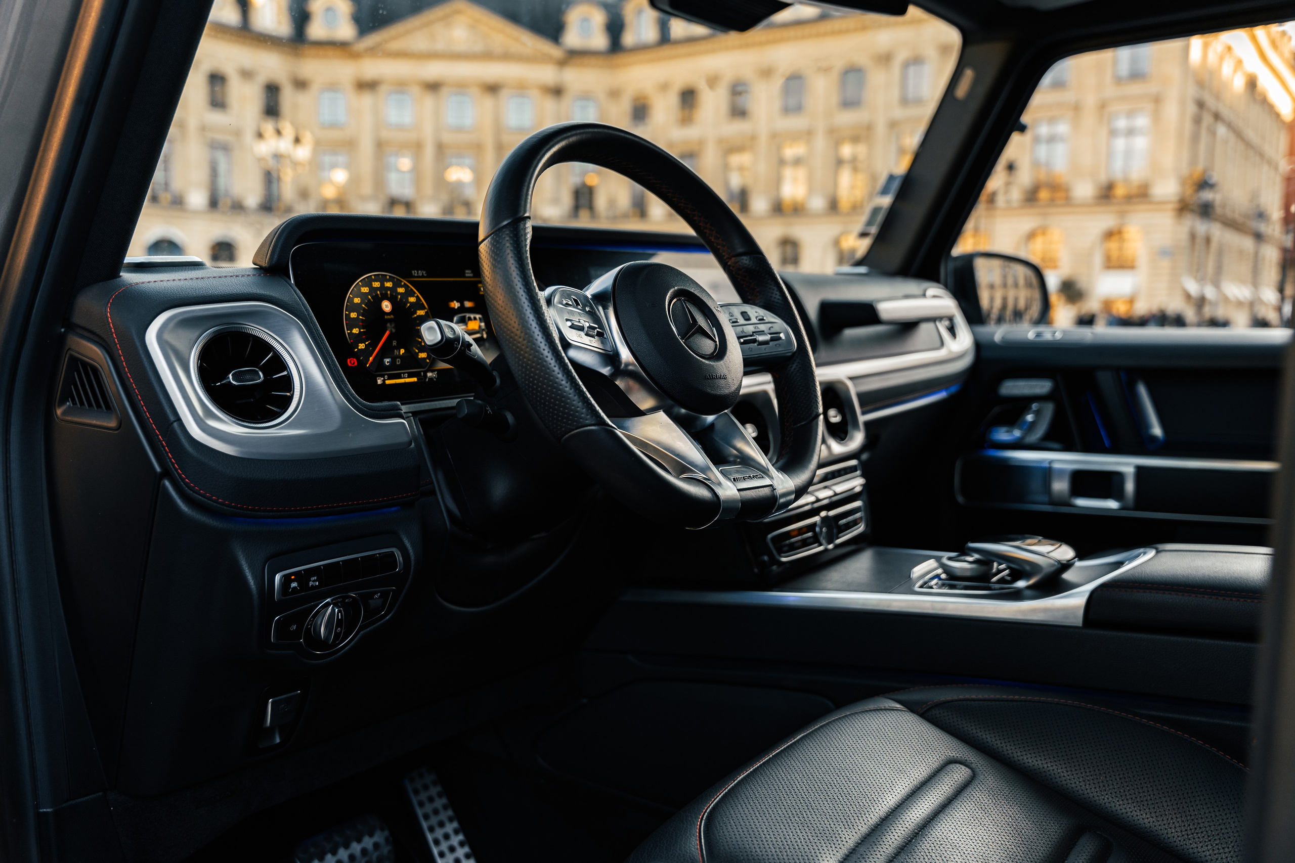 Mercedes Benz G500. Photographer in Paris — Vitalii Motruk