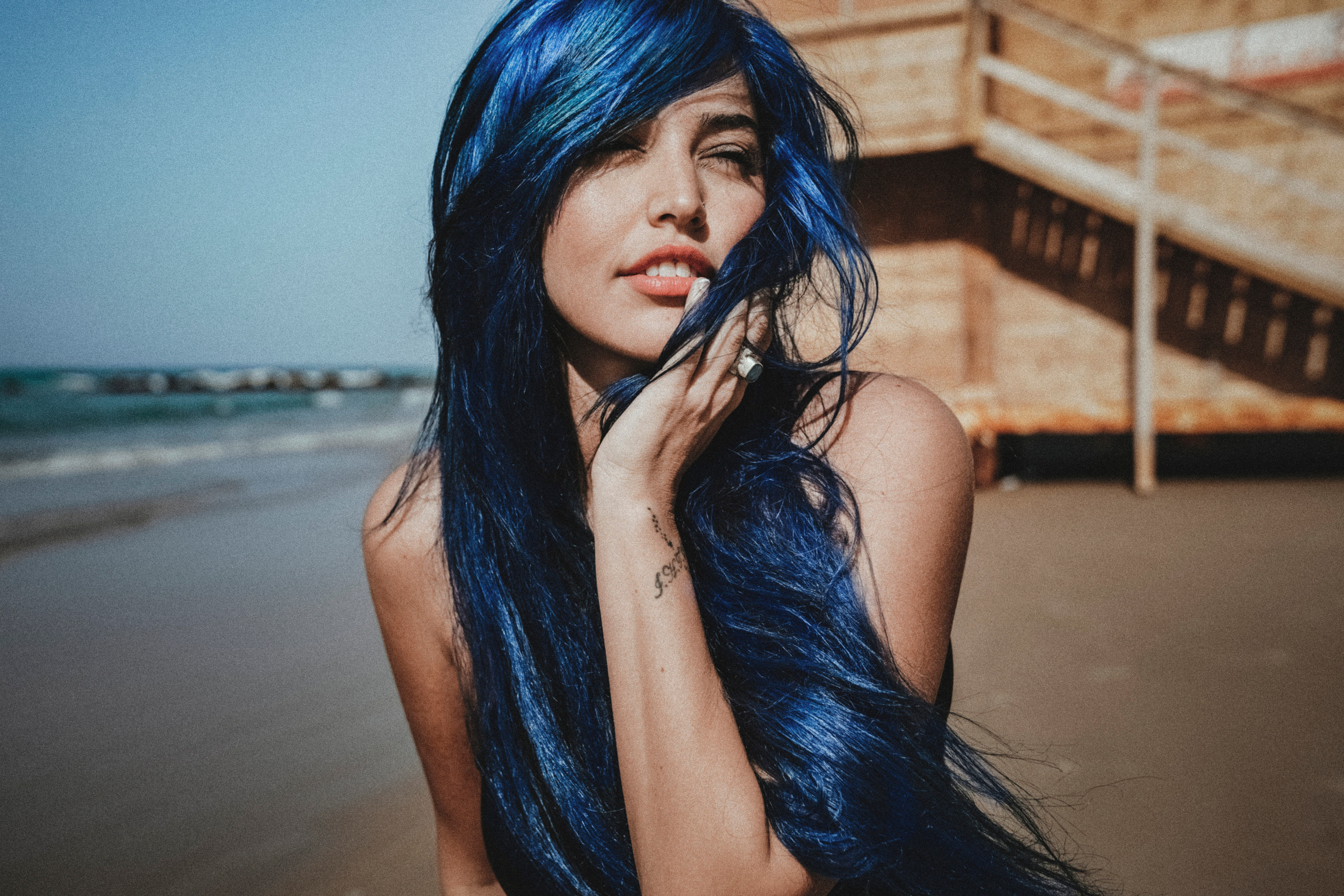 Stay Coloured. In frame Delphine Leah (French). Location Bat Yam, Tel-Aviv, Israil.
