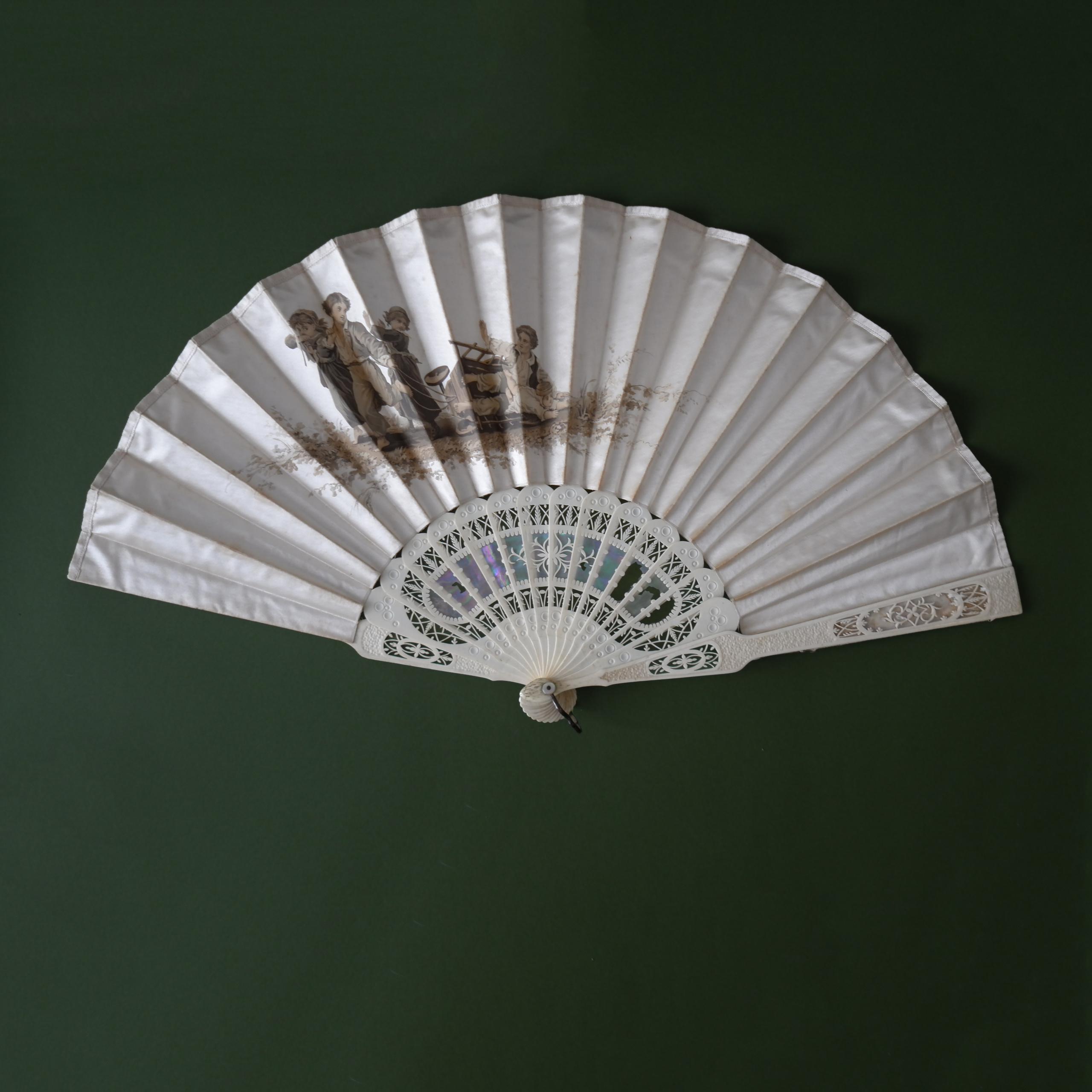 Whitepearlfan. Современнные и актикварные украшения в Барселоне, Москве и Санкт-Петербурге