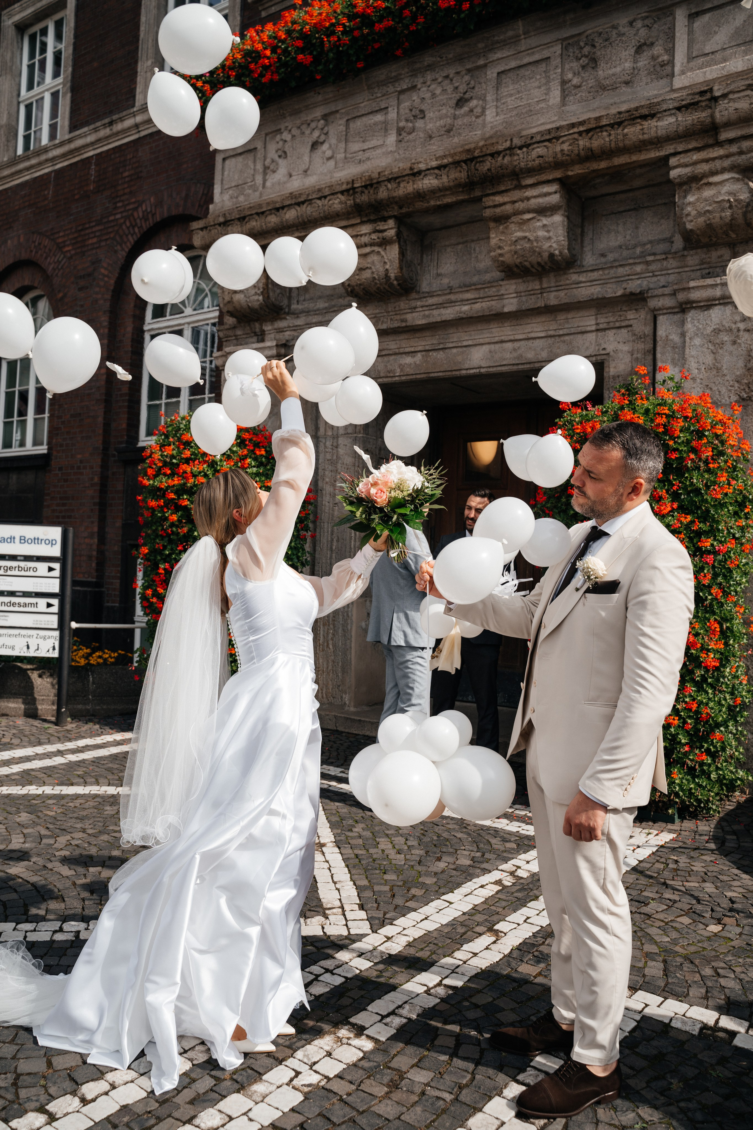 D & M im Restaurant Elfrather Mühle. Wedding Photographer Germany