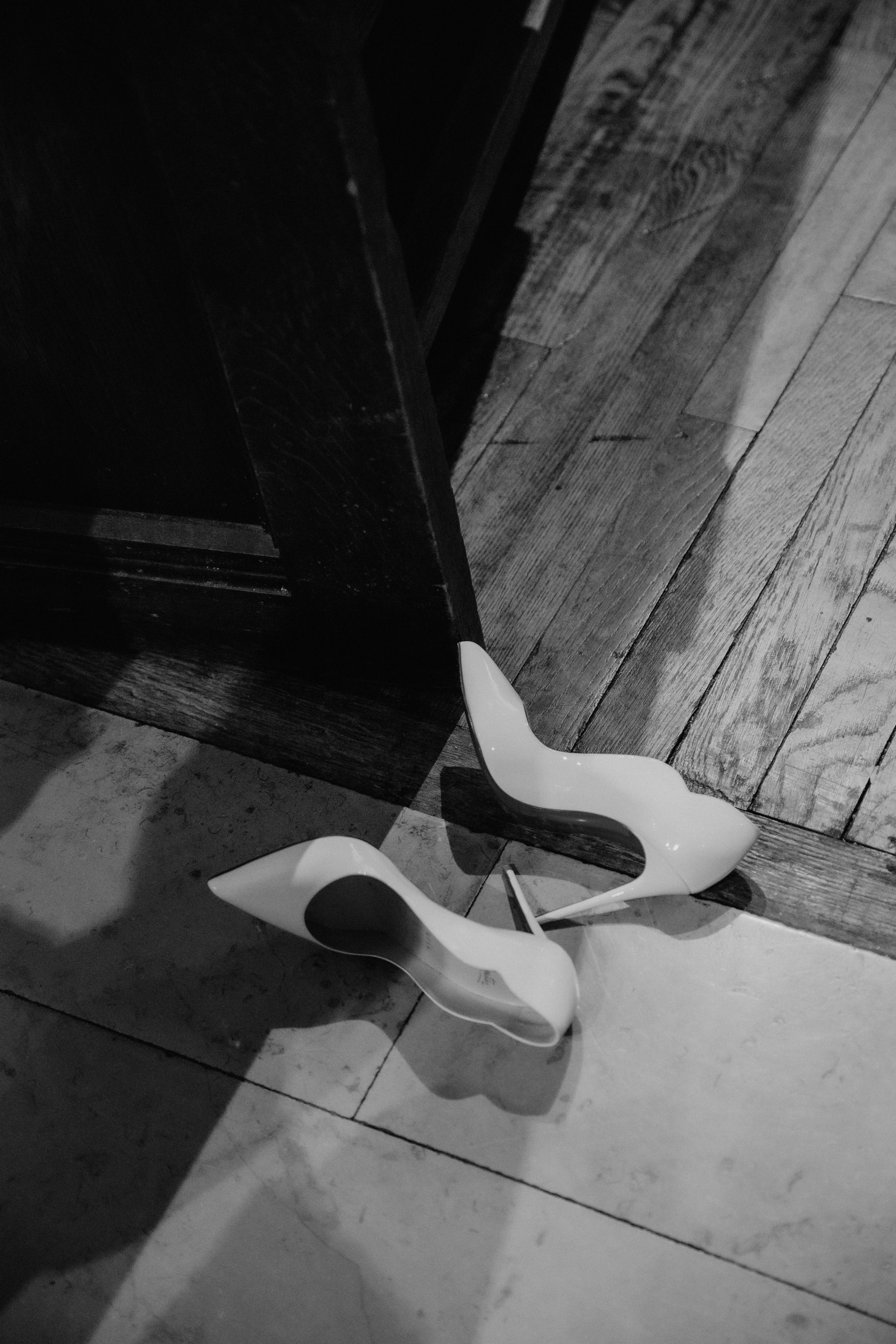 Suzi & Alex | Paris Wedding with a Vintage Car. Paris Wedding Photographer