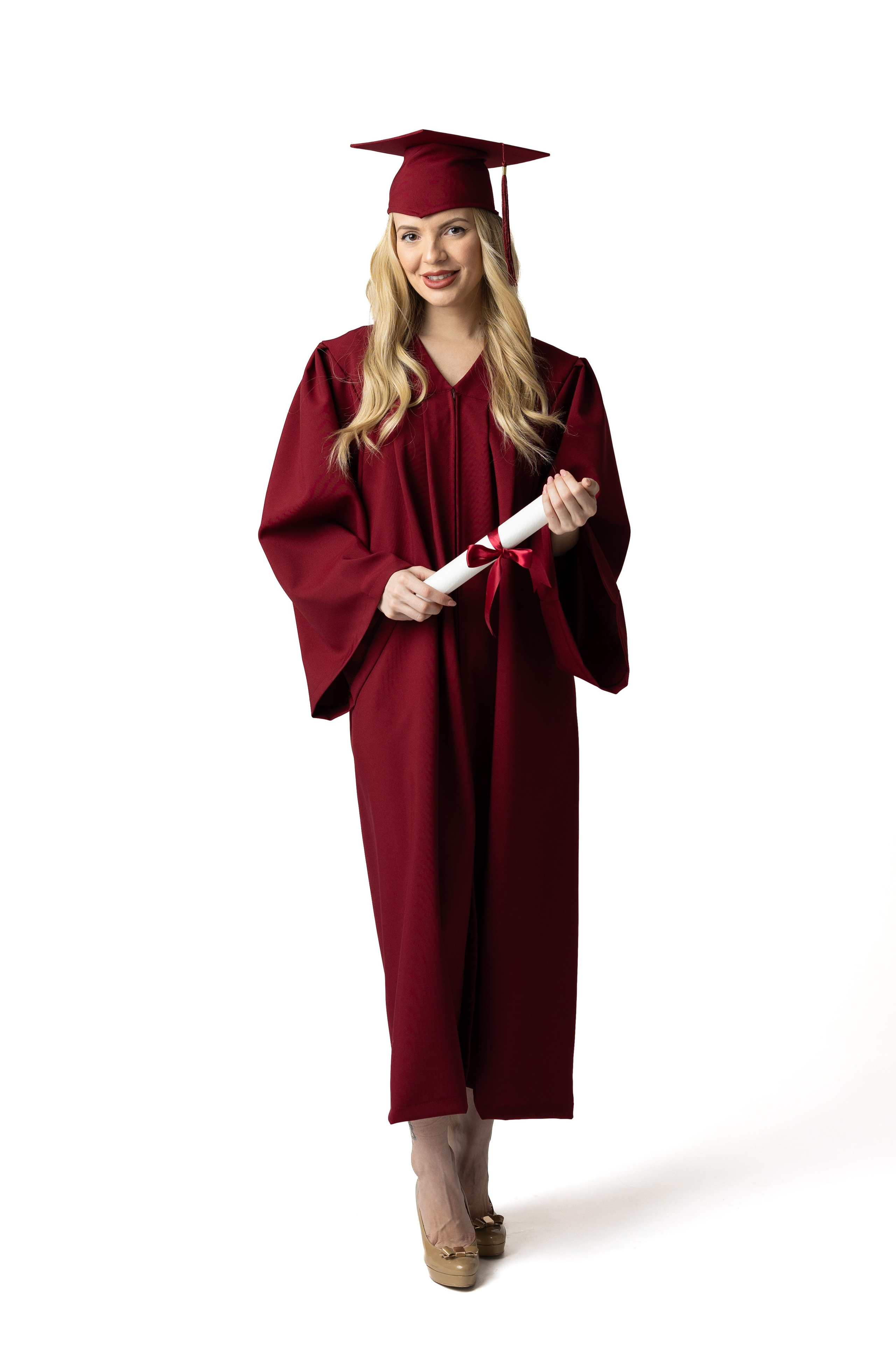 Академична тога за университет –  червена бордо тога и академична шапка за дипломиране.