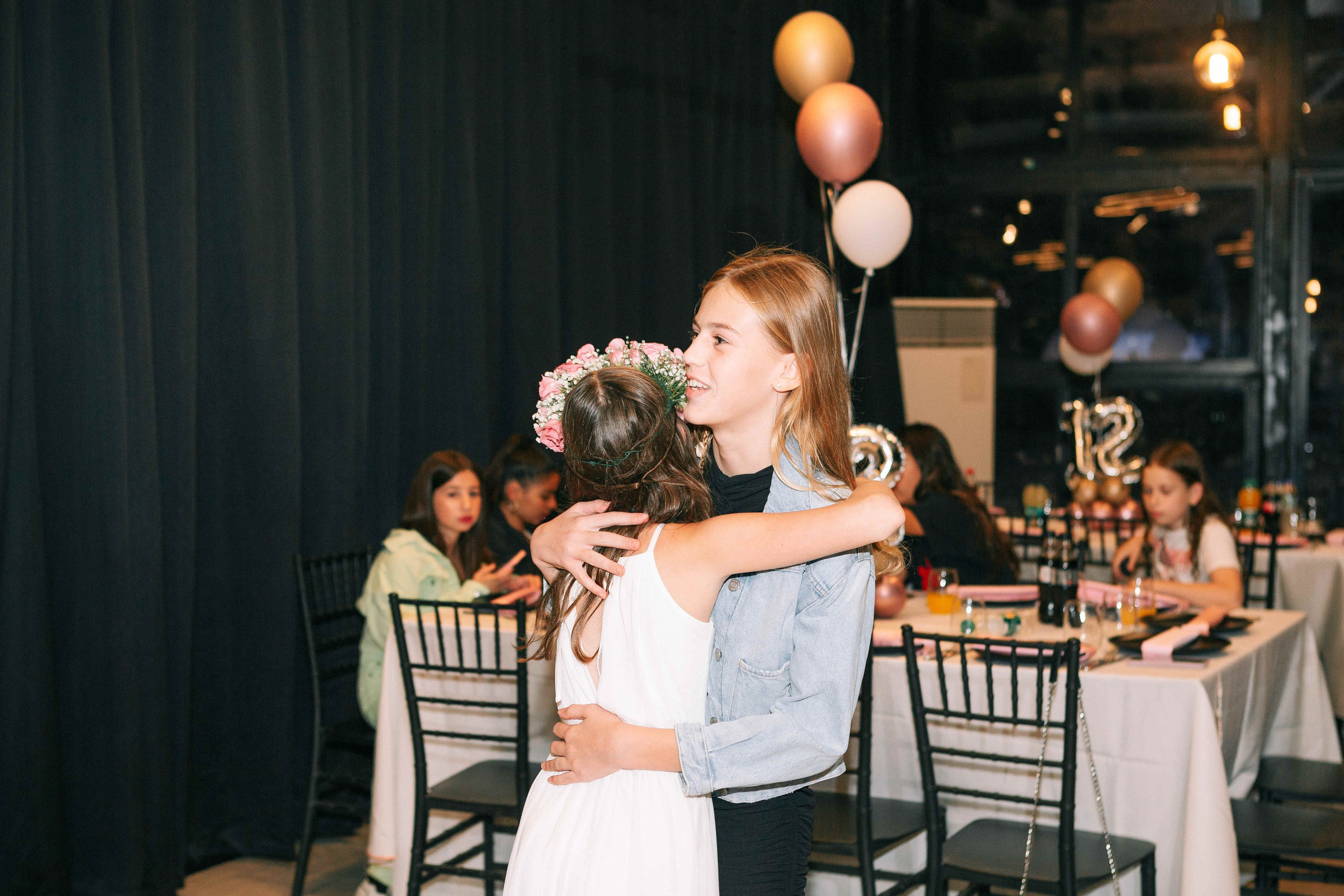 PARTY WITH FRIENDS. Https://shi-photo.com/