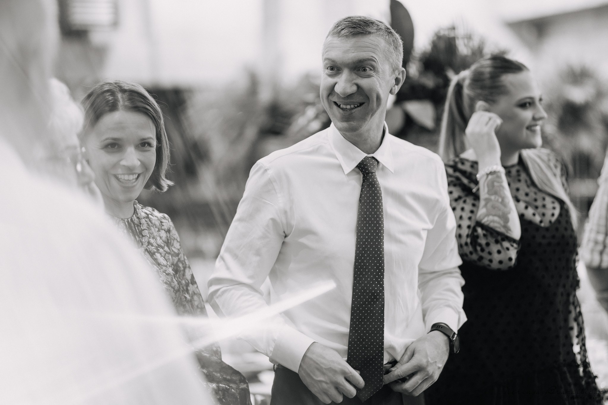 Vestuvinė fotosesija Kaune, Vienybės aikštėje, prie Lietuvos banko