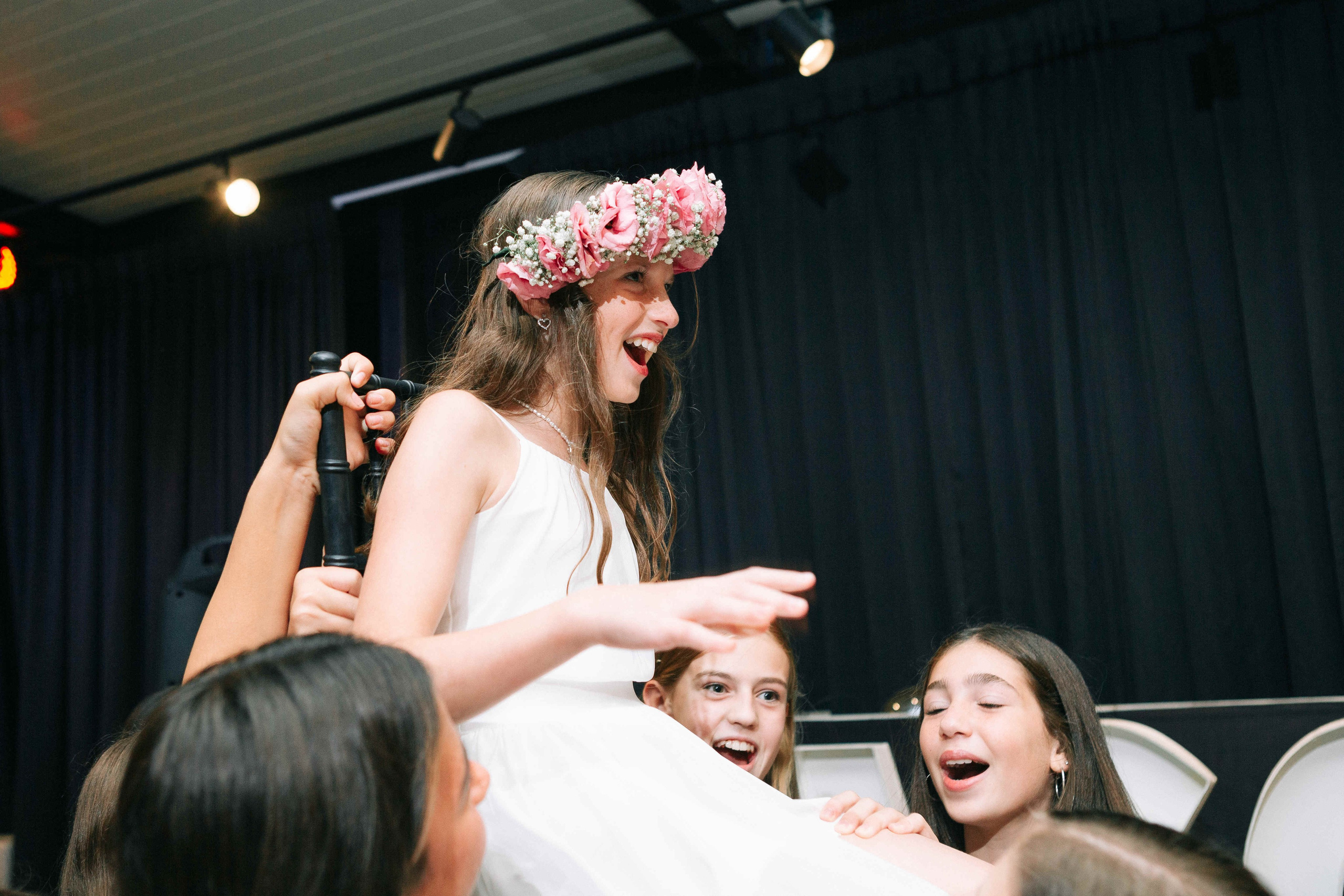 PARTY WITH FRIENDS. Https://shi-photo.com/