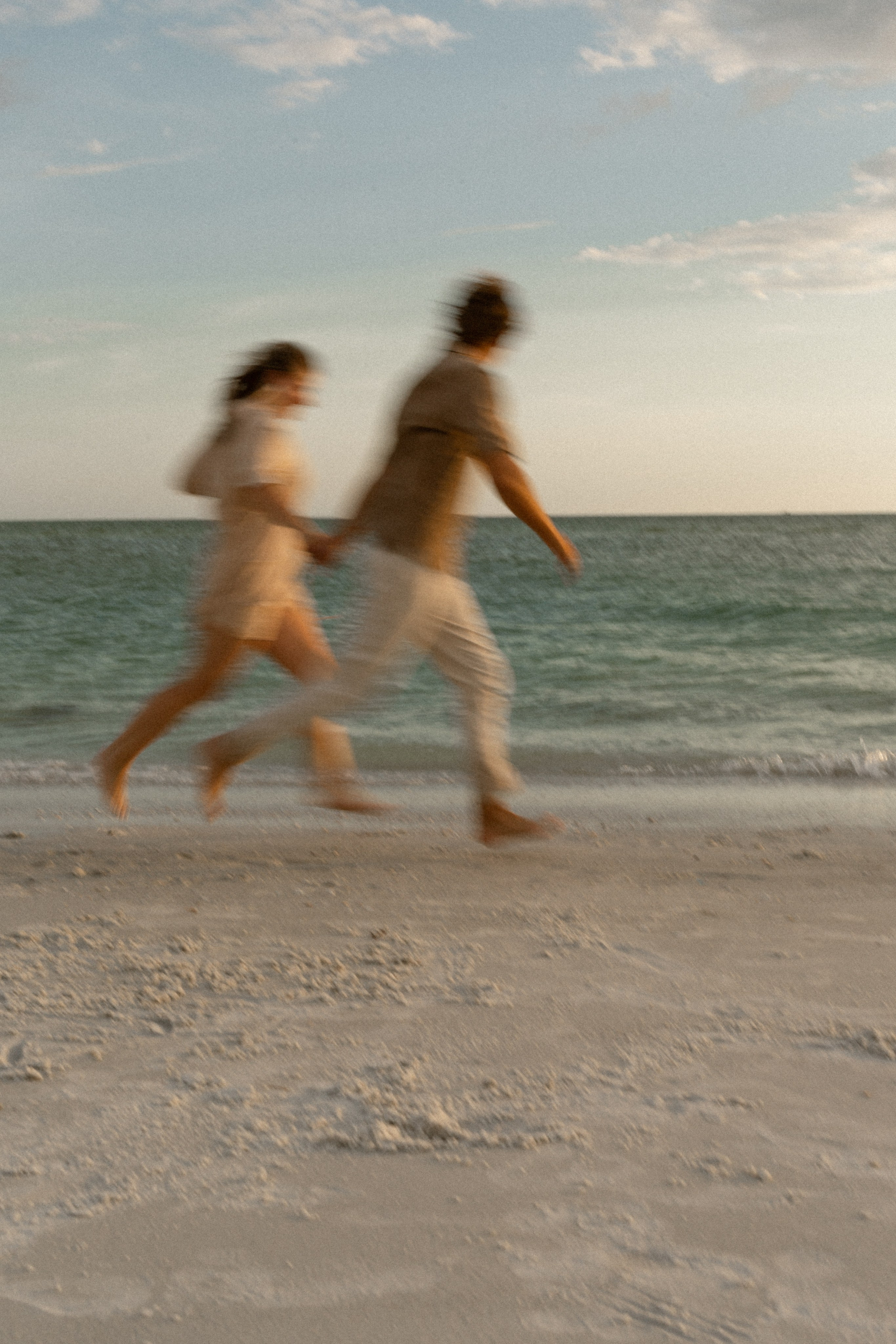 Olya & Misha. Ocean. Photographer Vladmir Gladkov