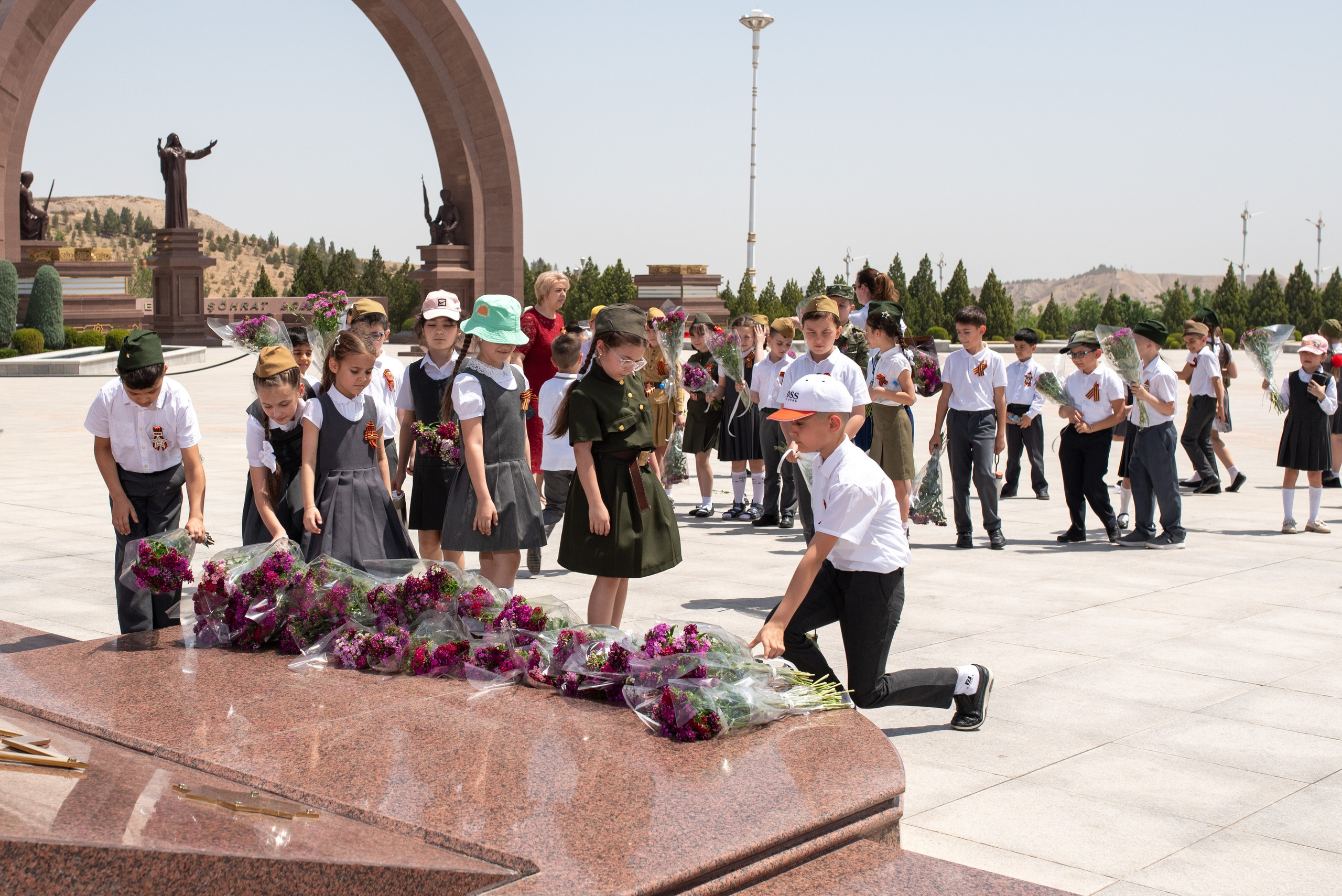 Вечный огонь 2"А» класс. Ваш фотограф в Ашхабаде Гамлет Осипов